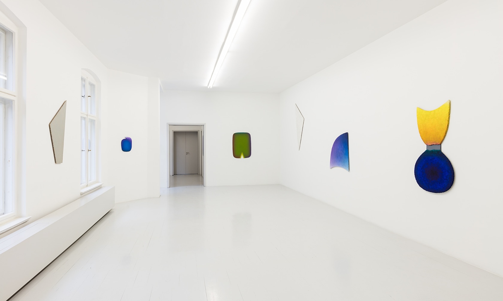 Exhibition view: Raimer Jochims, Bilder und Steine von 1967 bis 2015, Johnen Galerie, Berlin, 2015 Photo © Andrea Rossetti