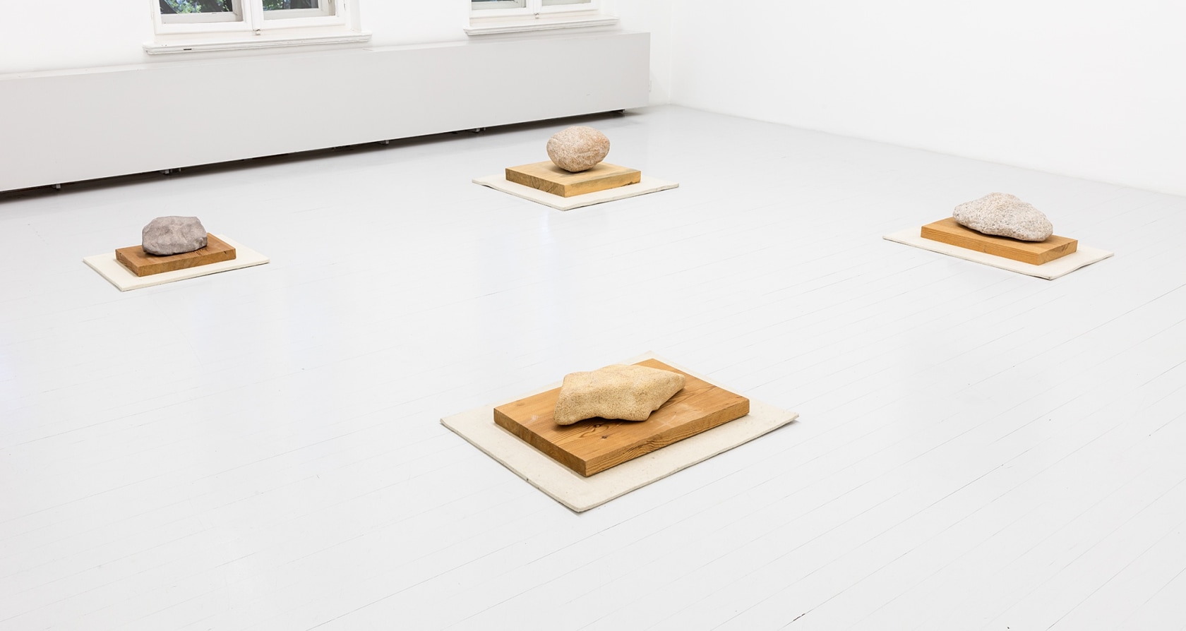 Exhibition view: Raimer Jochims, Bilder und Steine von 1967 bis 2015, Johnen Galerie, Berlin, 2015 Photo © Andrea Rossetti