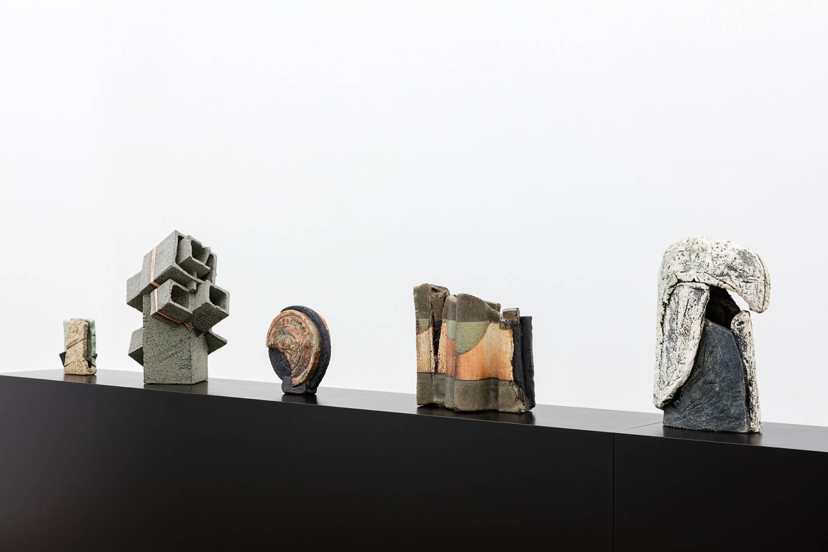 Exhibition view: Robert Sturm, Keramische Plastik 1969-1993, Johnen Galerie, Berlin, 2016 Photo © Andrea Rossetti