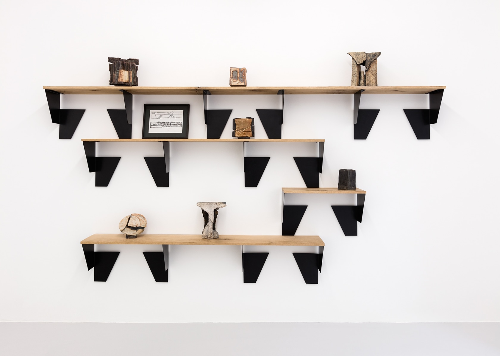 Exhibition view: Robert Sturm, Keramische Plastik 1969-1993, Johnen Galerie, Berlin, 2016 Photo © Andrea Rossetti