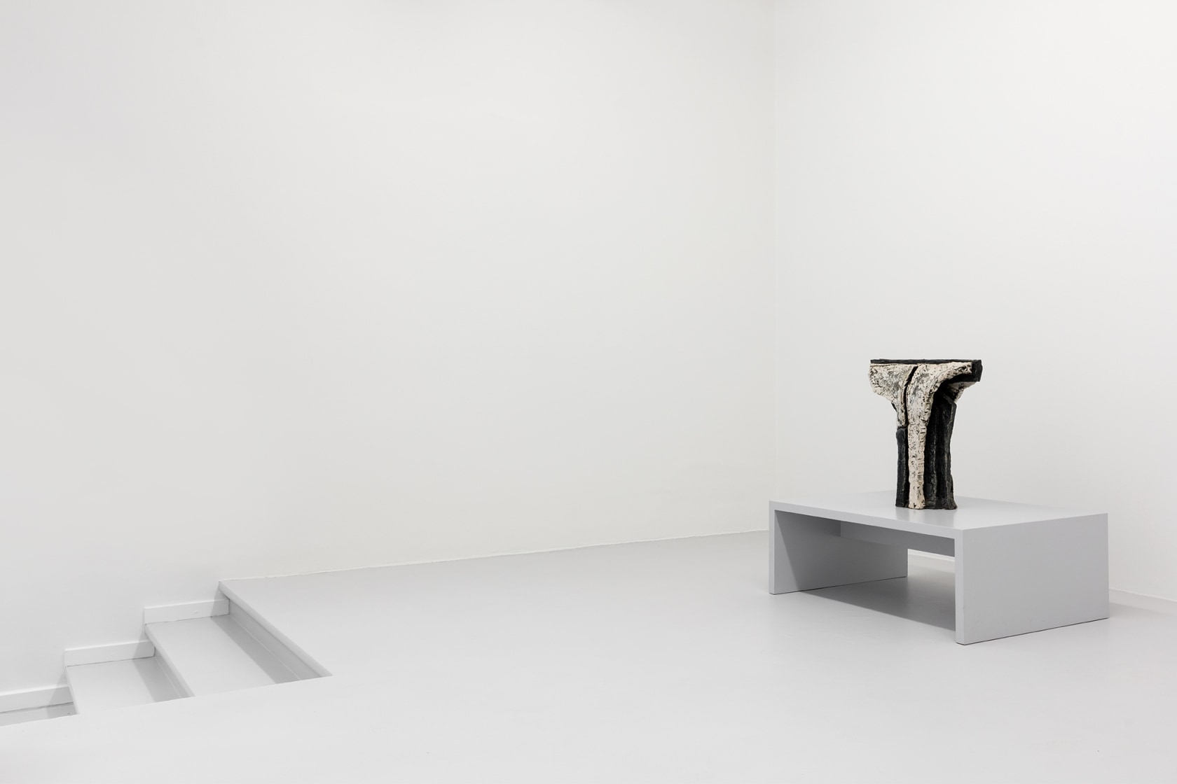 Exhibition view: Robert Sturm, Keramische Plastik 1969-1993, Johnen Galerie, Berlin, 2016 Photo © Andrea Rossetti