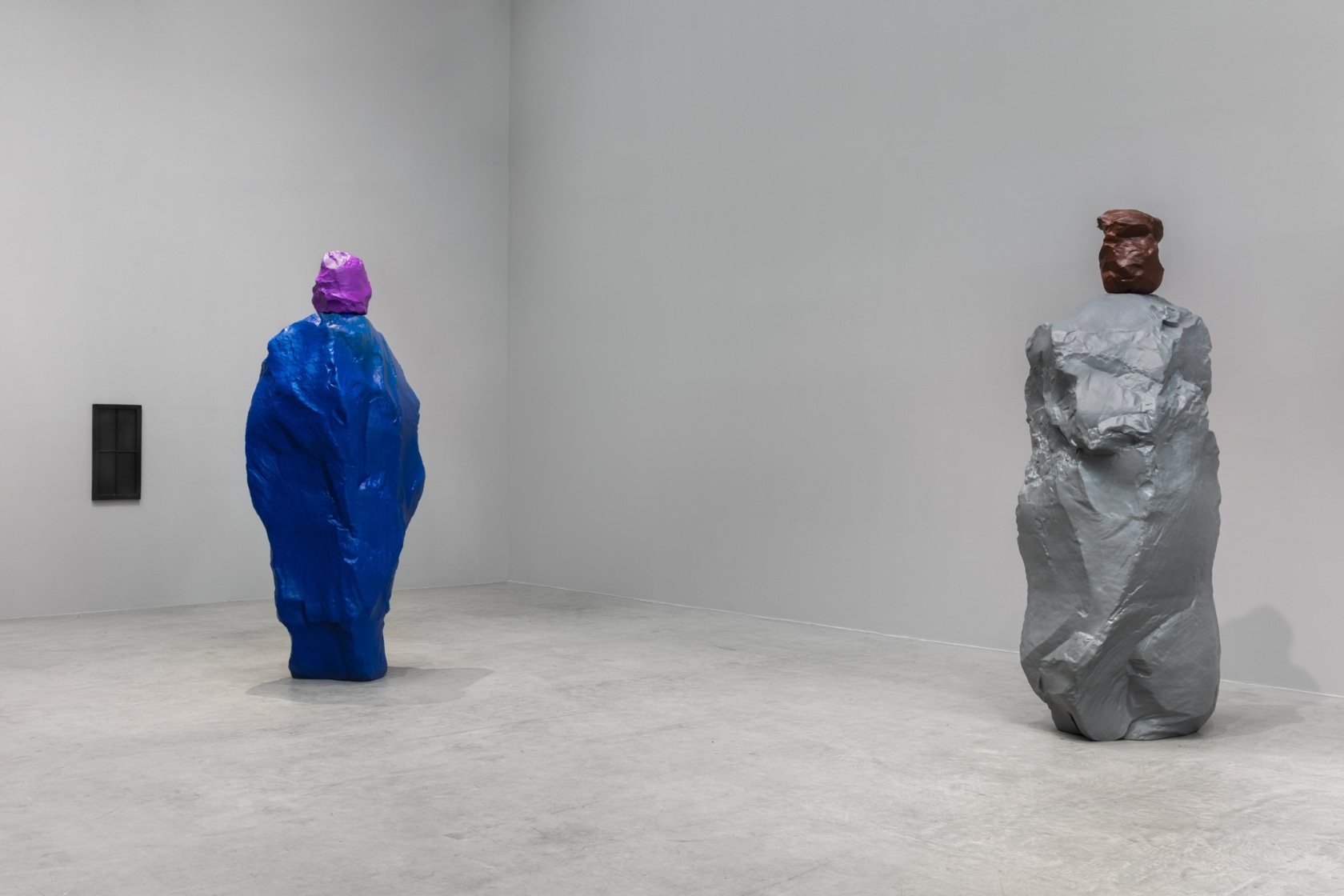 Exhibition view: nuns + monks, Esther Schipper, Berlin, 2020. Photo © Andrea Rossetti