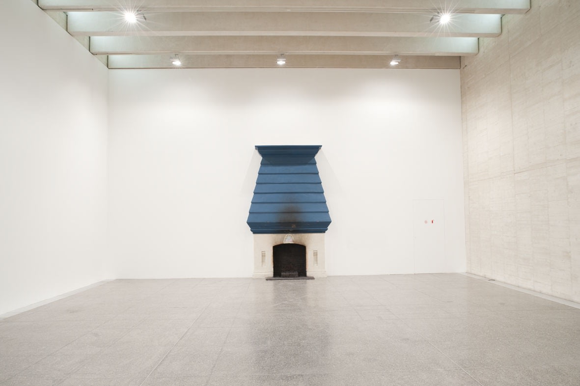 still.life. (johns fireplace), 2008 Cast bronze, lead, paint 239 cm × 367 cm × 84 cm Photo © Studio Rondinone