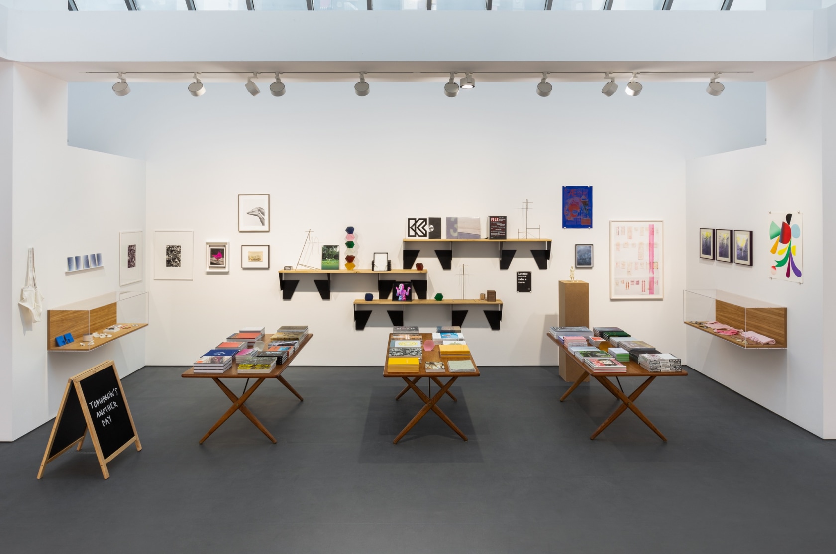 The Esther Schipper Bookstore, Holiday Presentation, 2020. Photo © Andrea Rossetti