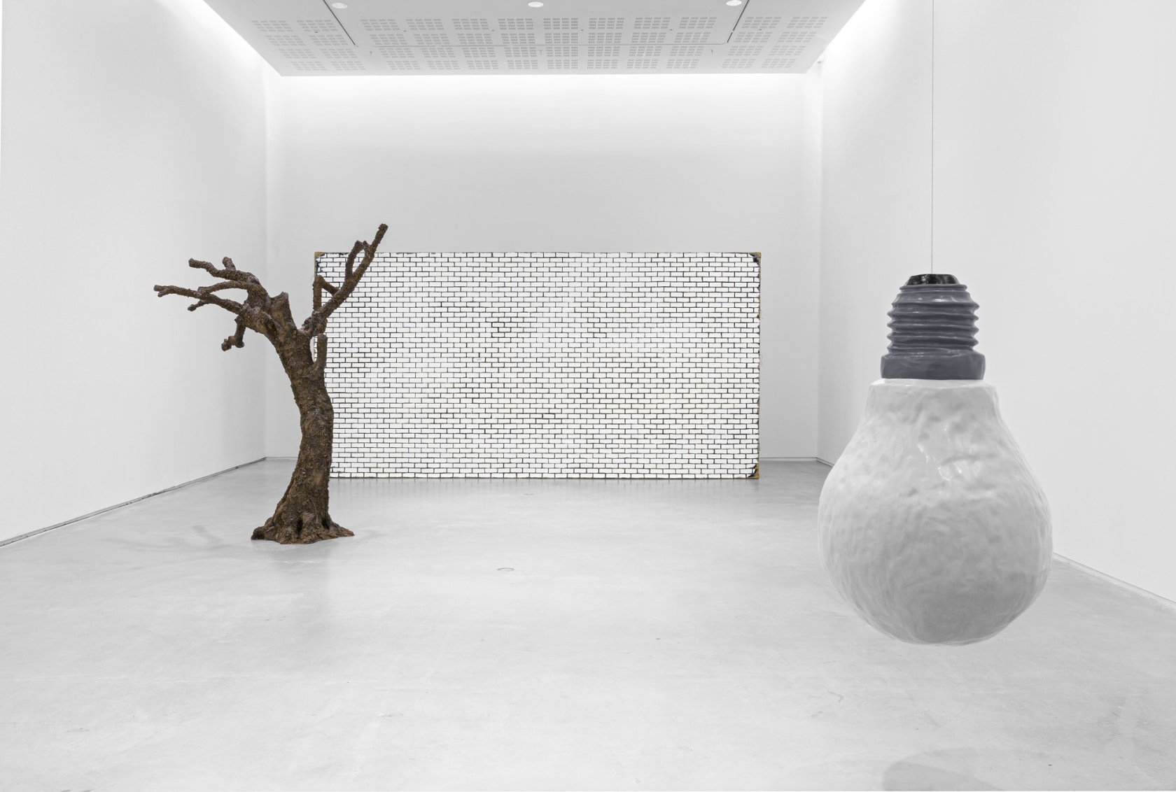 Exhibition view: a wall. a door. a tree. a lightbulb. winter, Sørlandets Kunstmuseum, 2021 Photo © SKMU