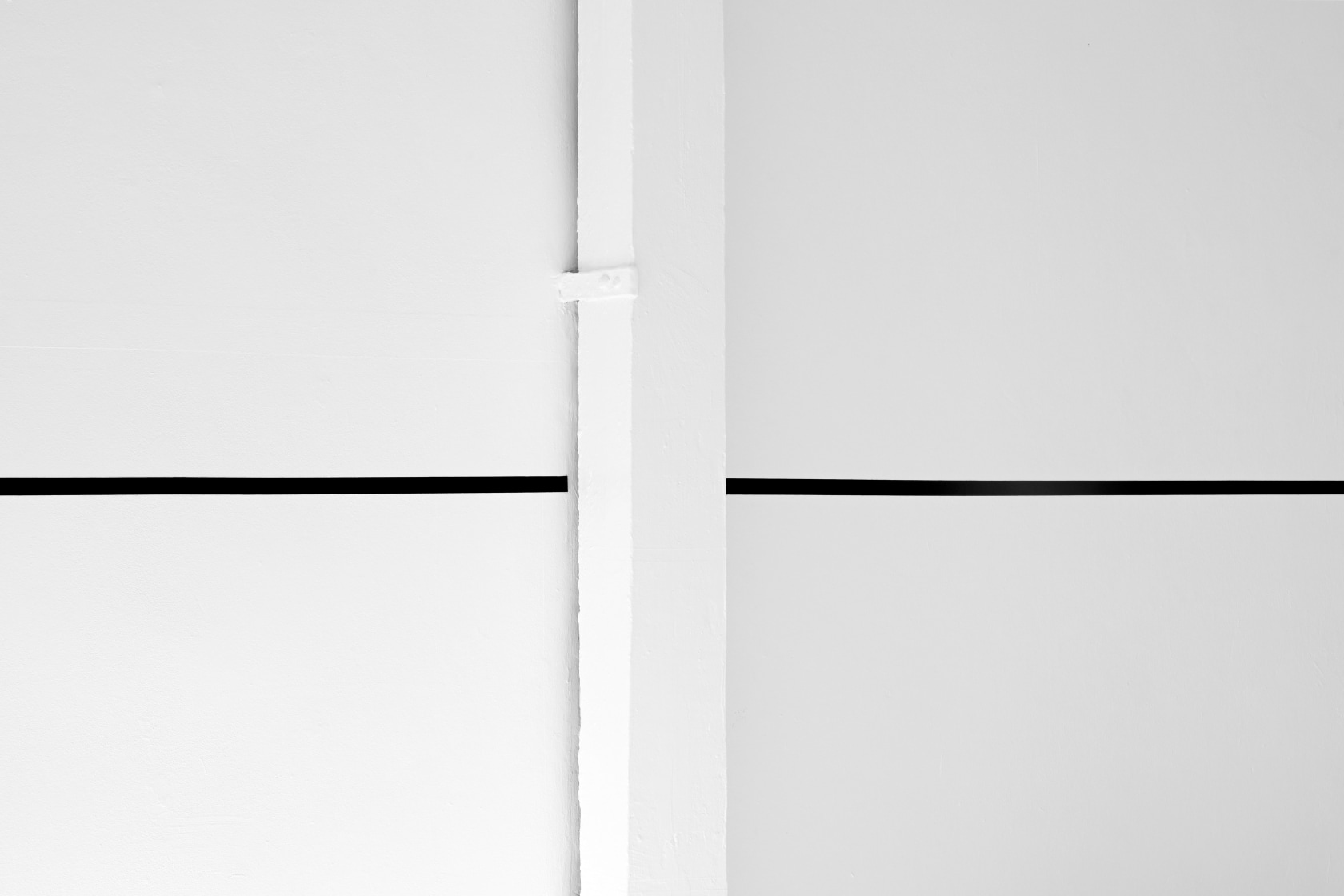 Ceal Floyer Diptych (Klettband), 2020 (detail) Black hook-and-loop fastener tape Site-specific dimensions (first iteration: 2 x 300 cm each side)...