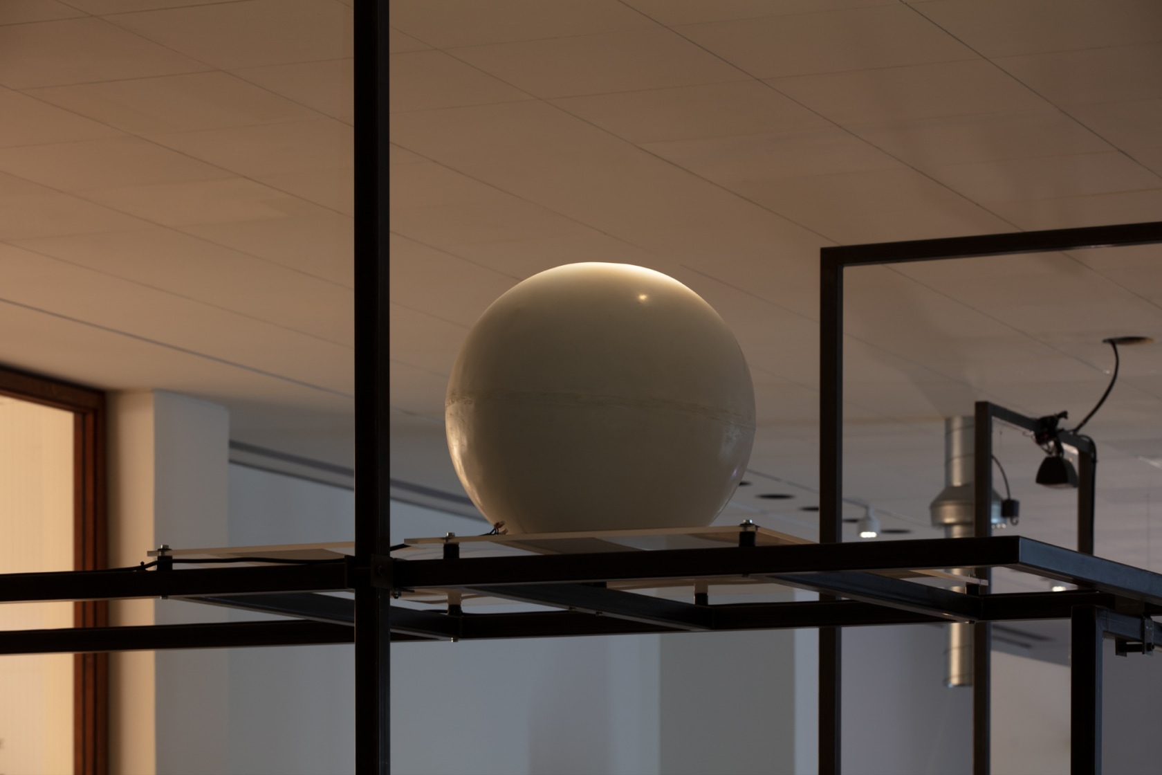 Rosa Barba Conductor, 2014/2021 Silicone membrane, motor, sound ø 60 cm Exhibition view: Rosa Barba, In a Perpetual Now, Neue...