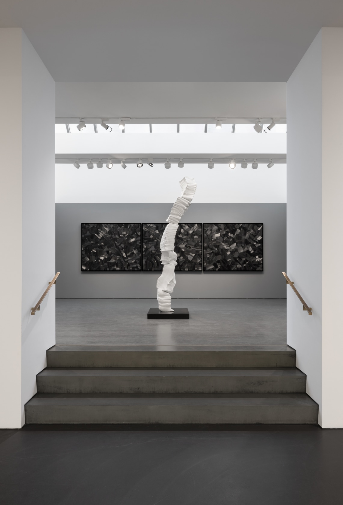 Exhibition view: Dui Jip Ki / 뒤집기, Esther Schipper, Berlin, 2023. Photo © Andrea Rossetti