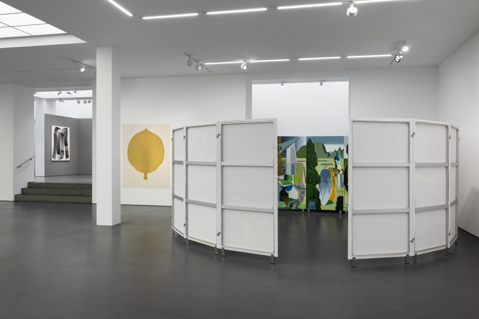 Exhibition view: Dui Jip Ki / 뒤집기, Esther Schipper, Berlin, 2023. Photo © Andrea Rossetti