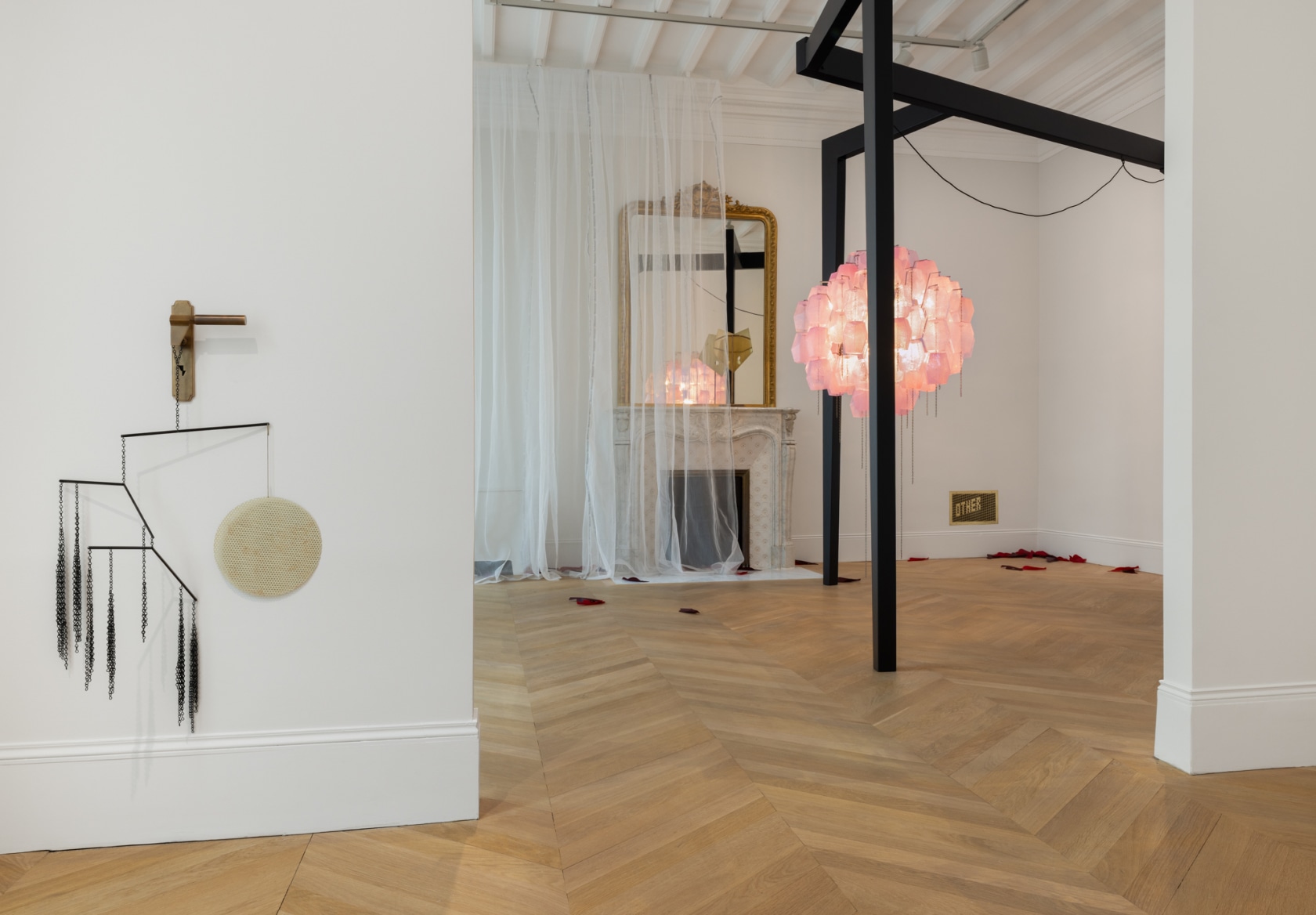 Exhibition view: Martin Boyce, Unhome, Esther Schipper, Paris, 2025. Photo © Andrea Rossetti