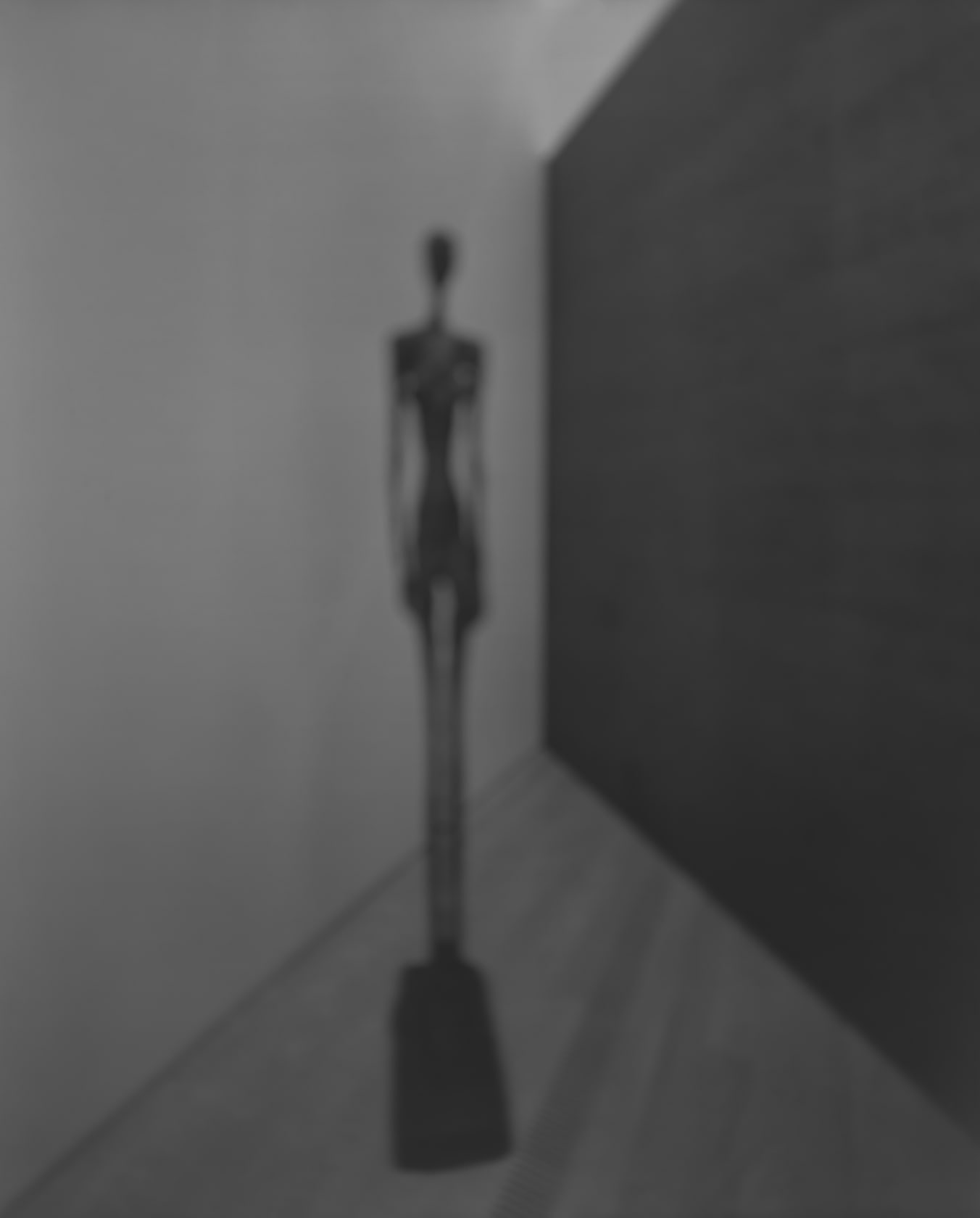 Hiroshi Sugimoto Past Presence 070, Grand Femme III, Alberto Giacometti, 2016 © 2019 Alberto Giacometti Estate / VAGA at Artists...