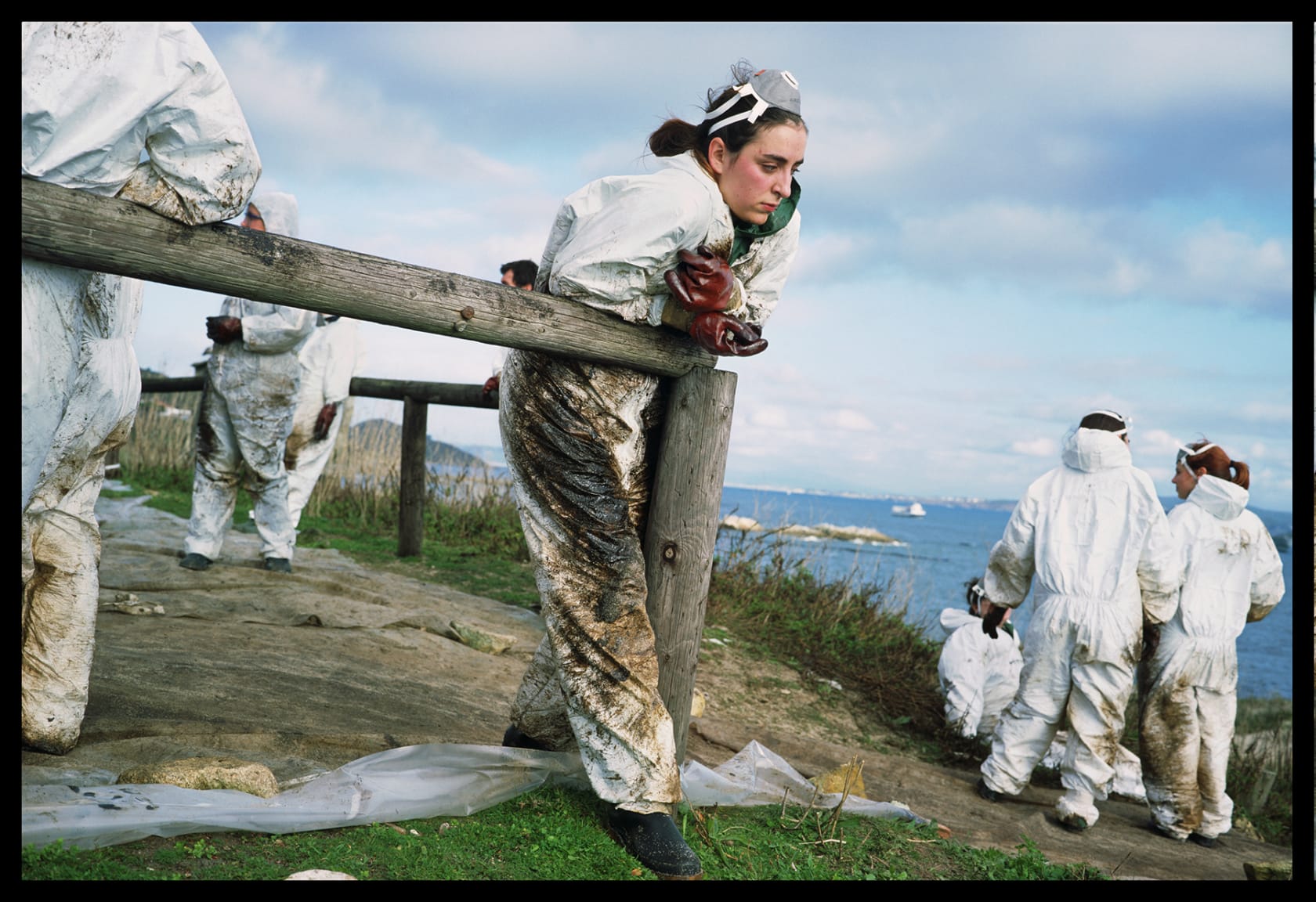 Allan Sekula Volunteer watching, volunteer smiling (Isla de Ons, 12/19/02), 2002
