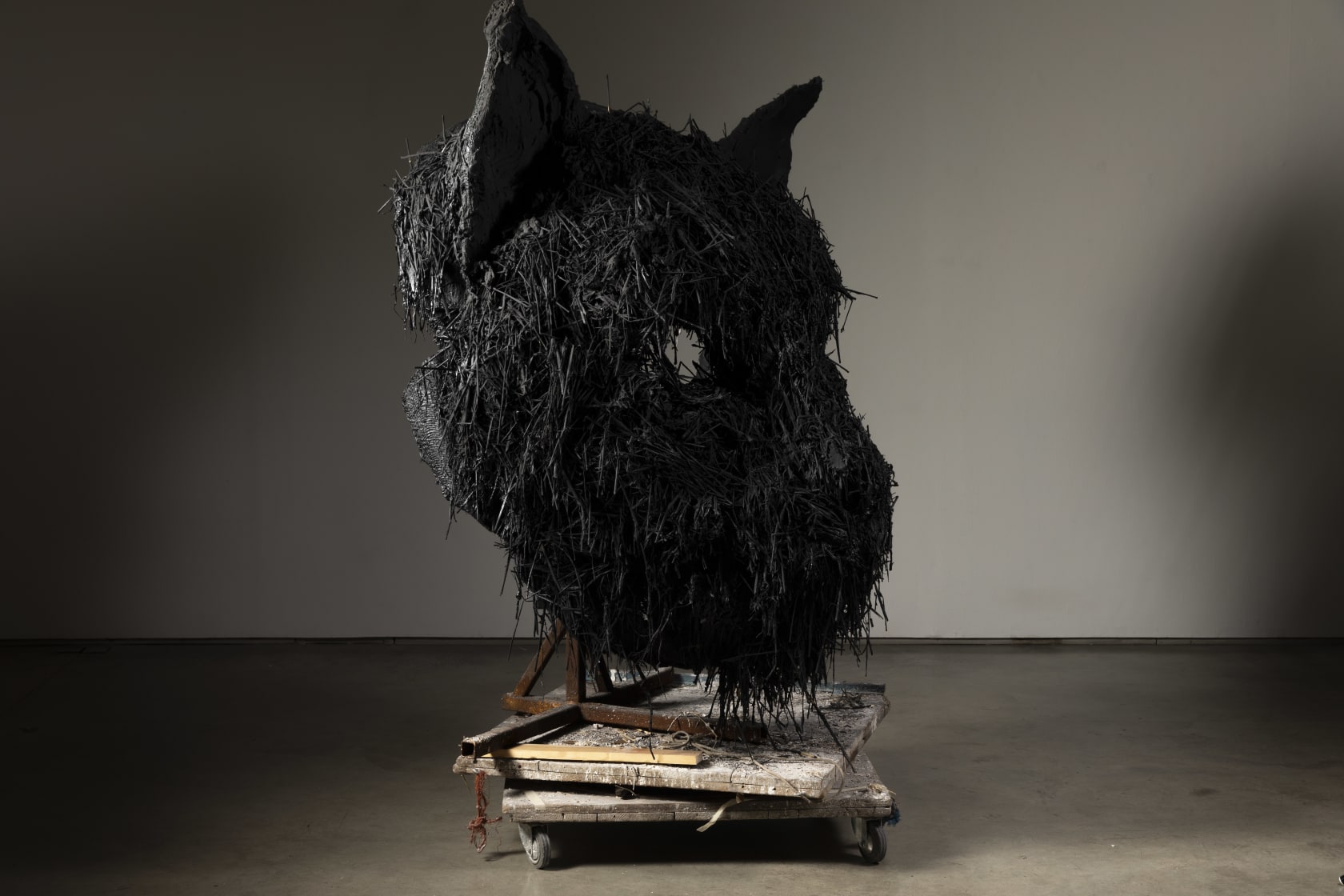 Nicola Hicks, Big Cat (Floor based), 2021