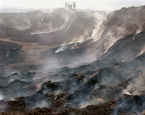 Edward Burtynsky, Burning Tire Pile #1, Near Stockton, California, 1999