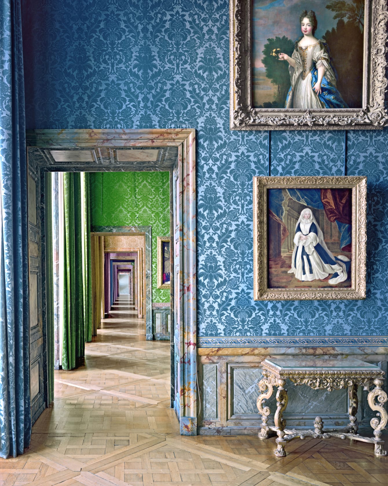 Robert Polidori, Salle du XVIIème, 2018 accrochage situation Château de Versailles, Versailles, France, 2018