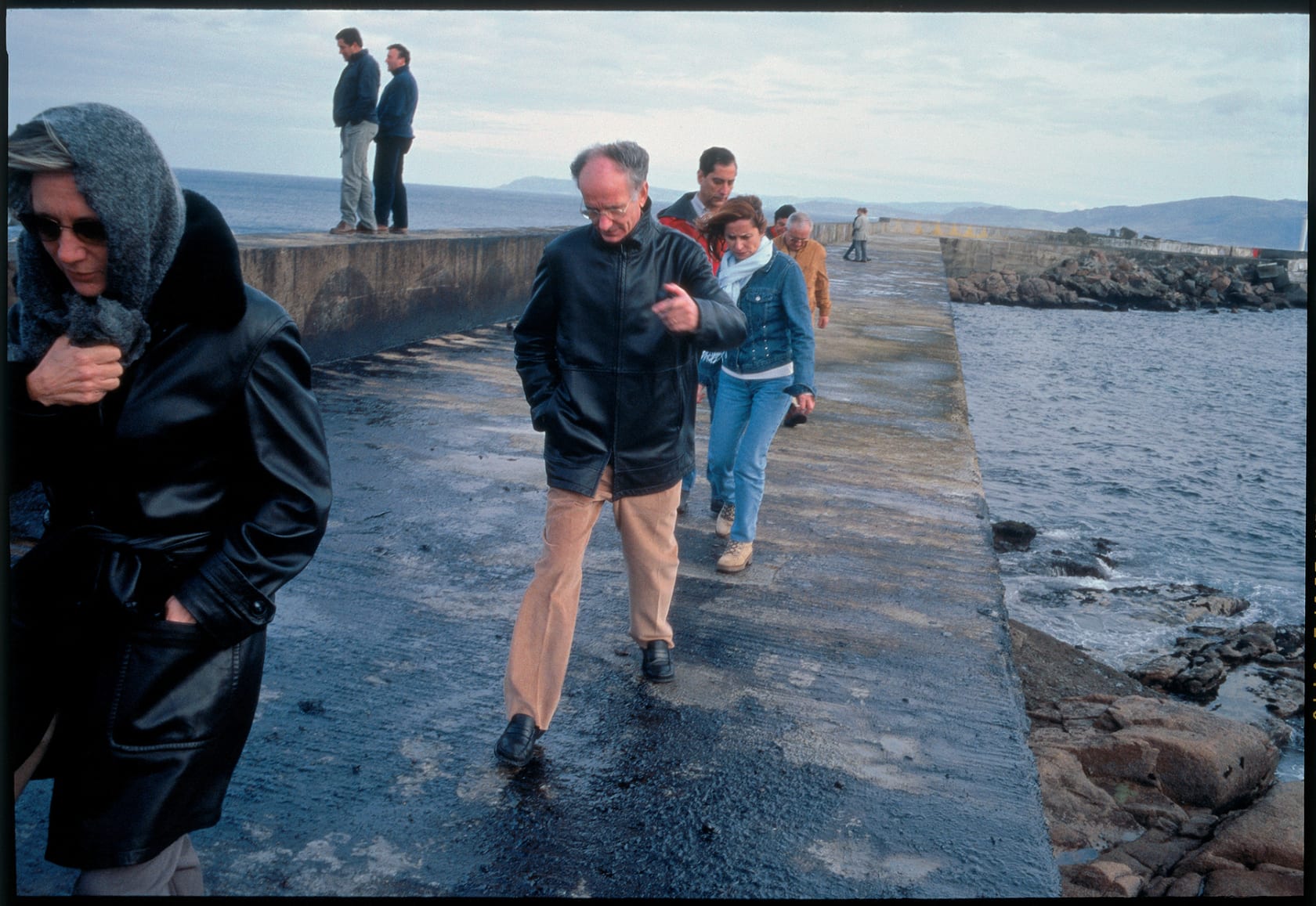Allan Sekula Fishing for fuel, surveying the damage. (Ria de Pontevedra, 12/19/02), 2002