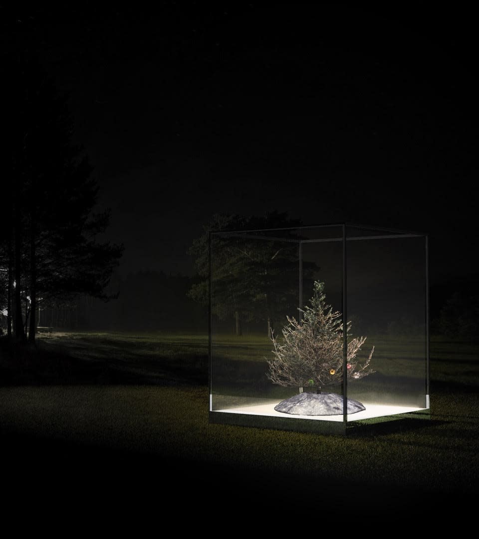 Philippe Parreno Fraught Times, UK 22nd–23rd March 20132020 Tree: Cast and painted stainless steel, glass and 5 glass ornaments Glass...