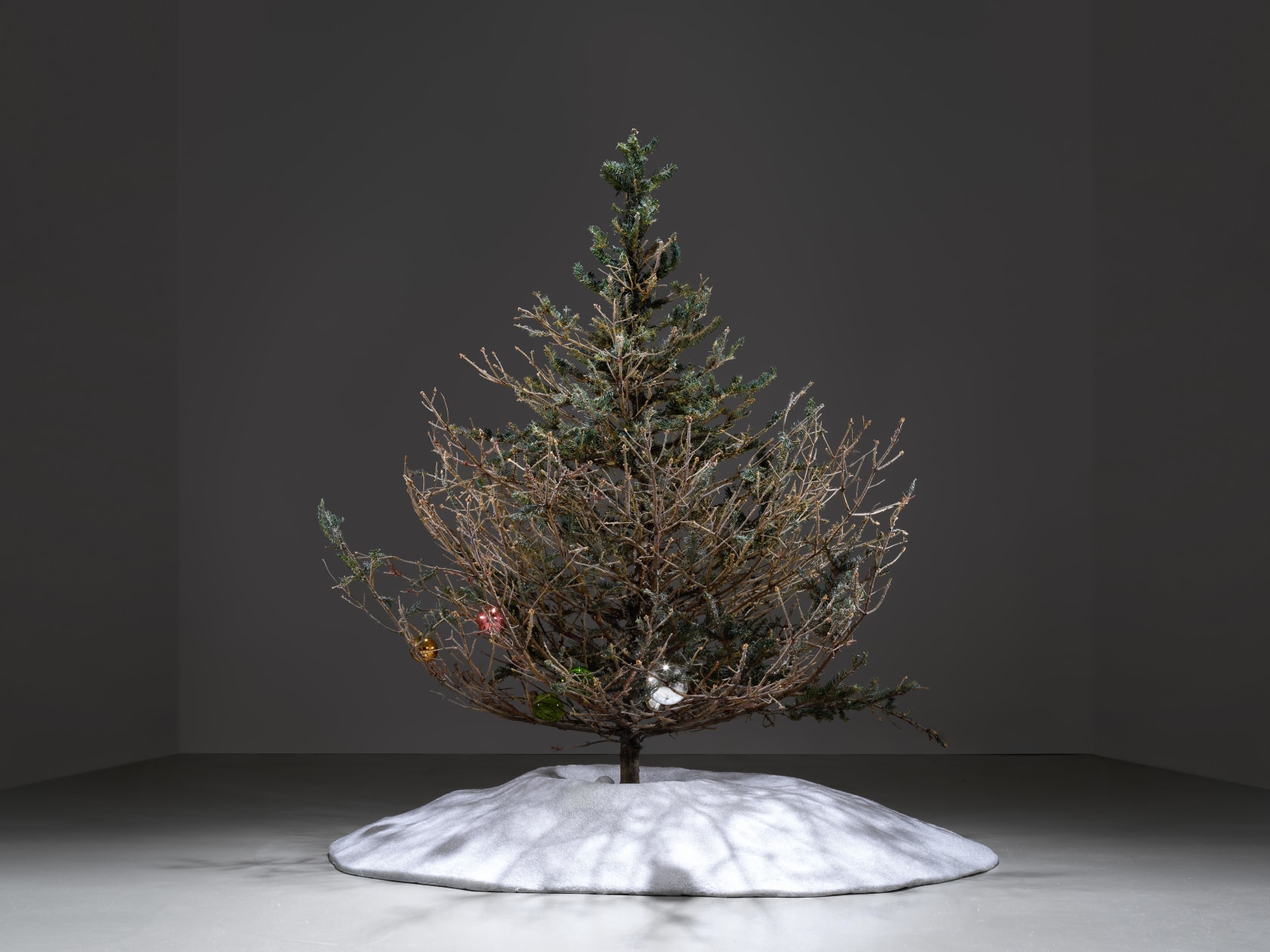 Philippe Parreno Fraught Times, UK 22nd–23rd March 20132020 Tree: Cast and painted stainless steel, glass and 5 glass ornaments Glass...