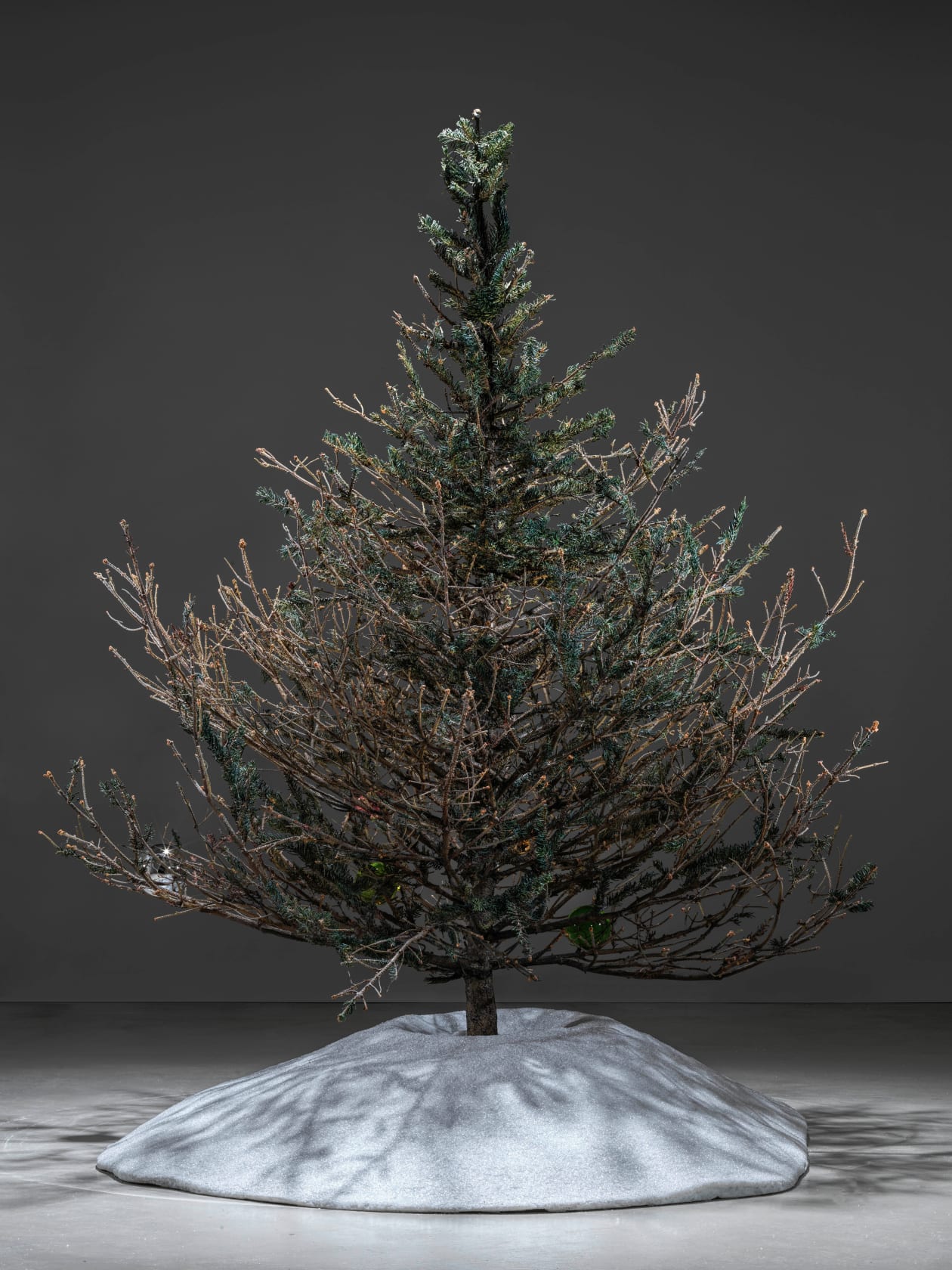 Philippe Parreno Fraught Times, UK 22nd–23rd March 20132020 Cast and painted stainless steel, glass and 5 glass ornaments 220 x...