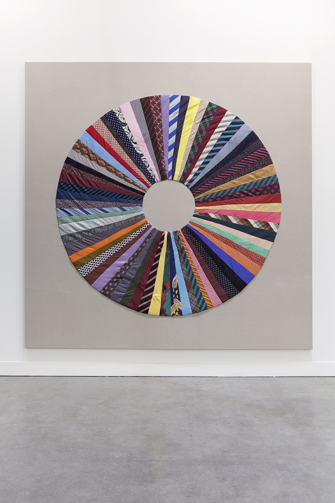 Ulla von Brandenburg, Kreis / Innen ist nicht Aussen (Circle / Inside is not Outside), 2013