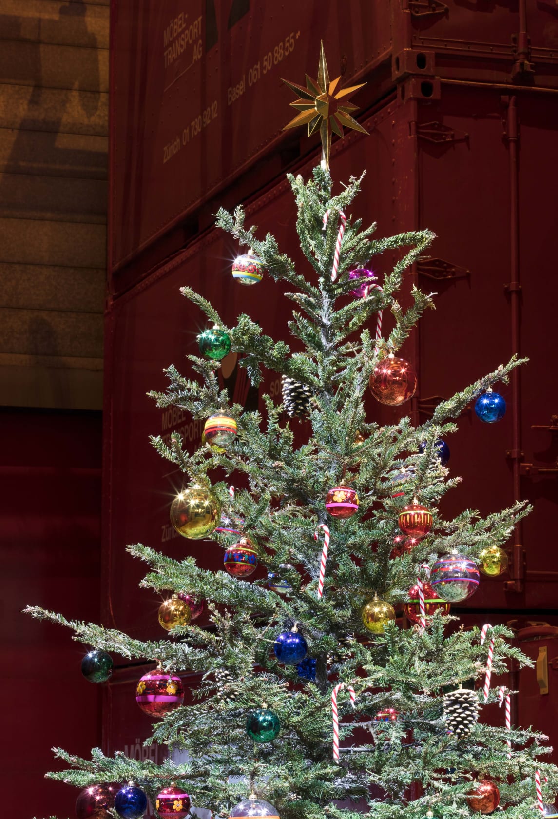 Philippe Parreno, Fraught Times: For Eleven Months of the Year it's an Artwork and in December it's Christmas (July), 2017