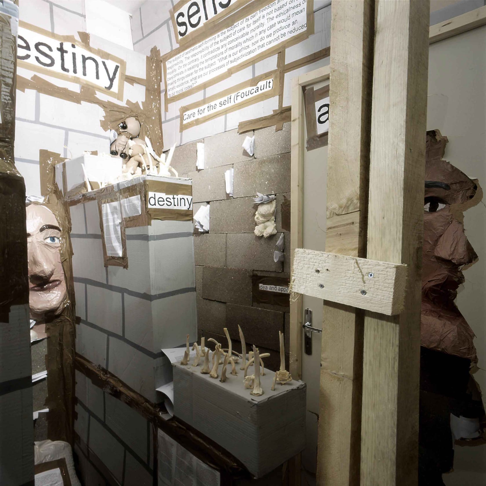 Thomas Hirschhorn, Unfinished Walls, 2004
