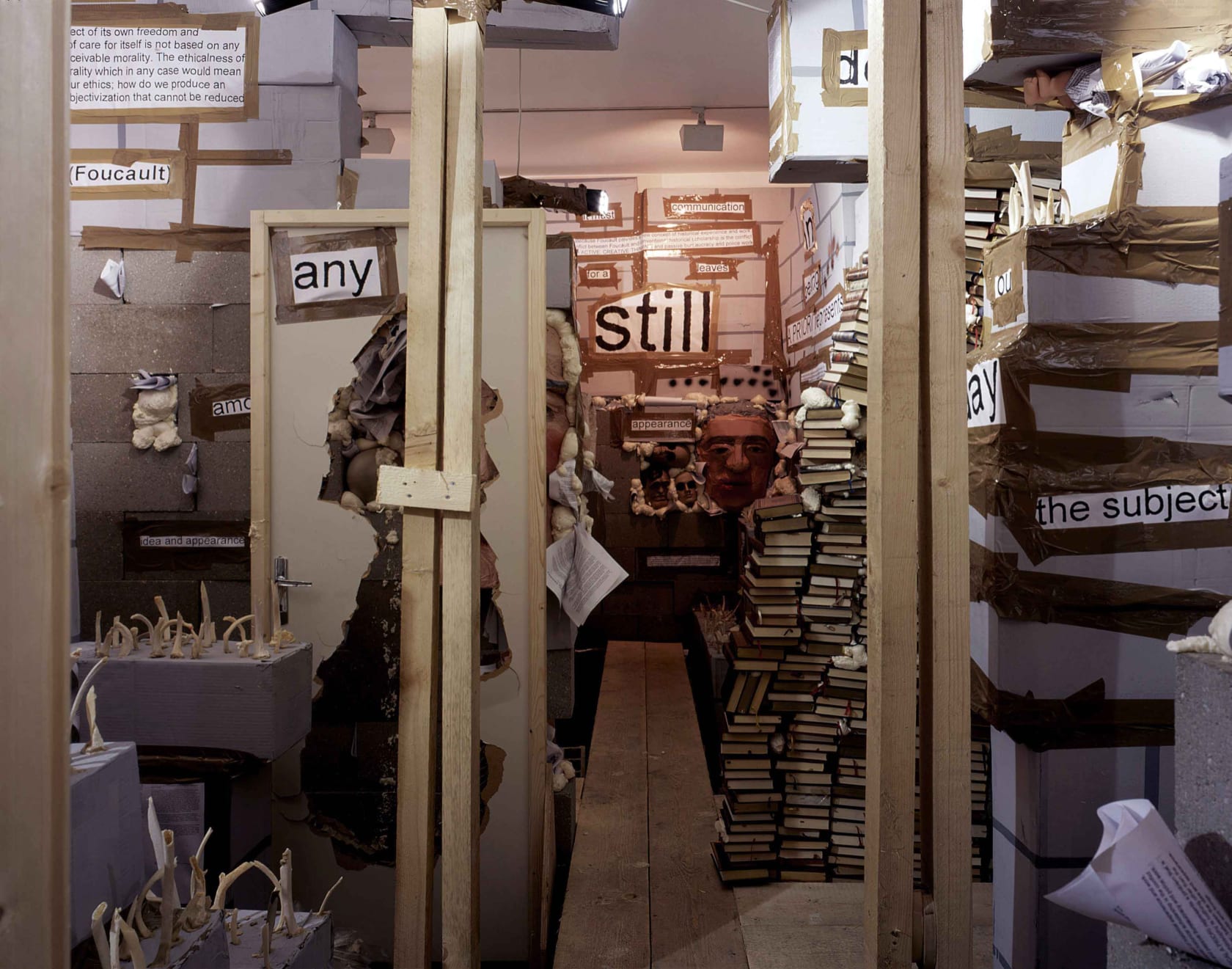 Thomas Hirschhorn, Unfinished Walls, 2004