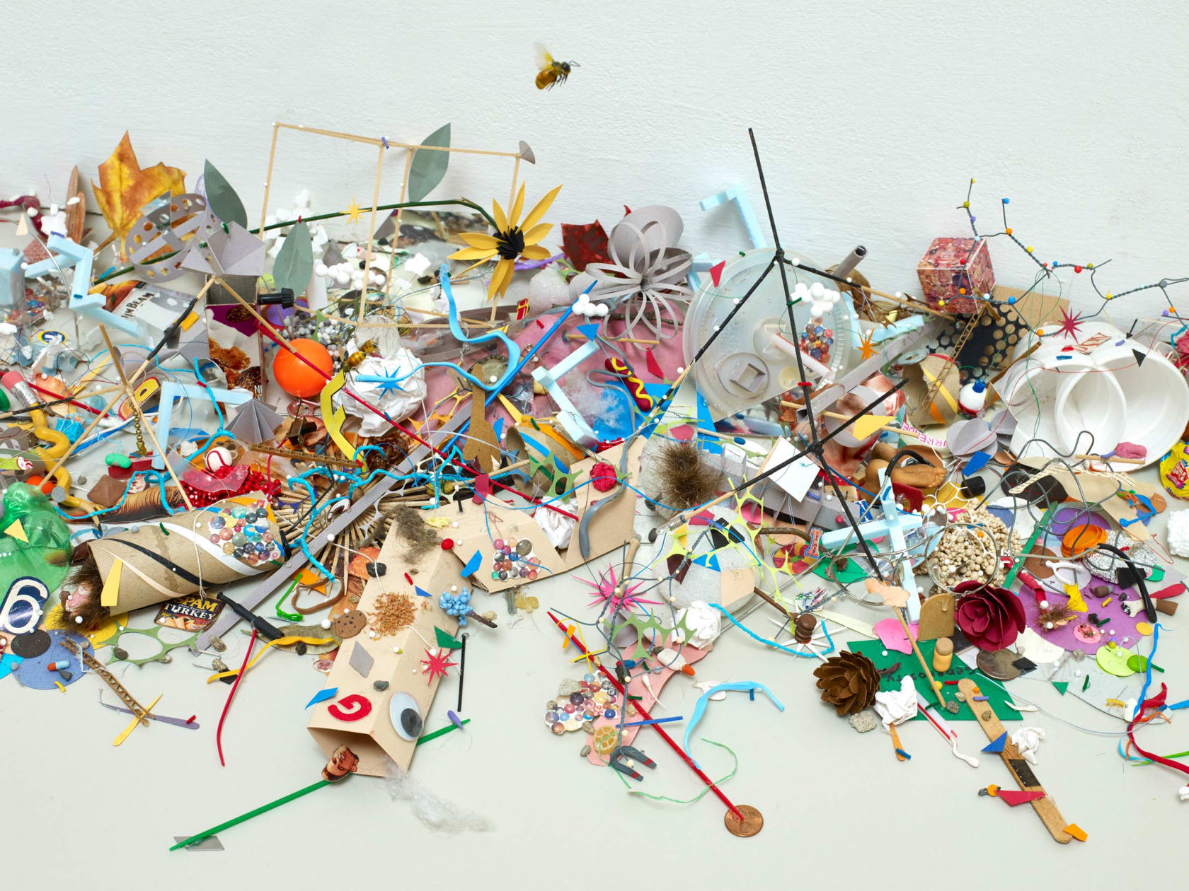 Tom Friedman, Untitled (Garbage/Bee), 2002
