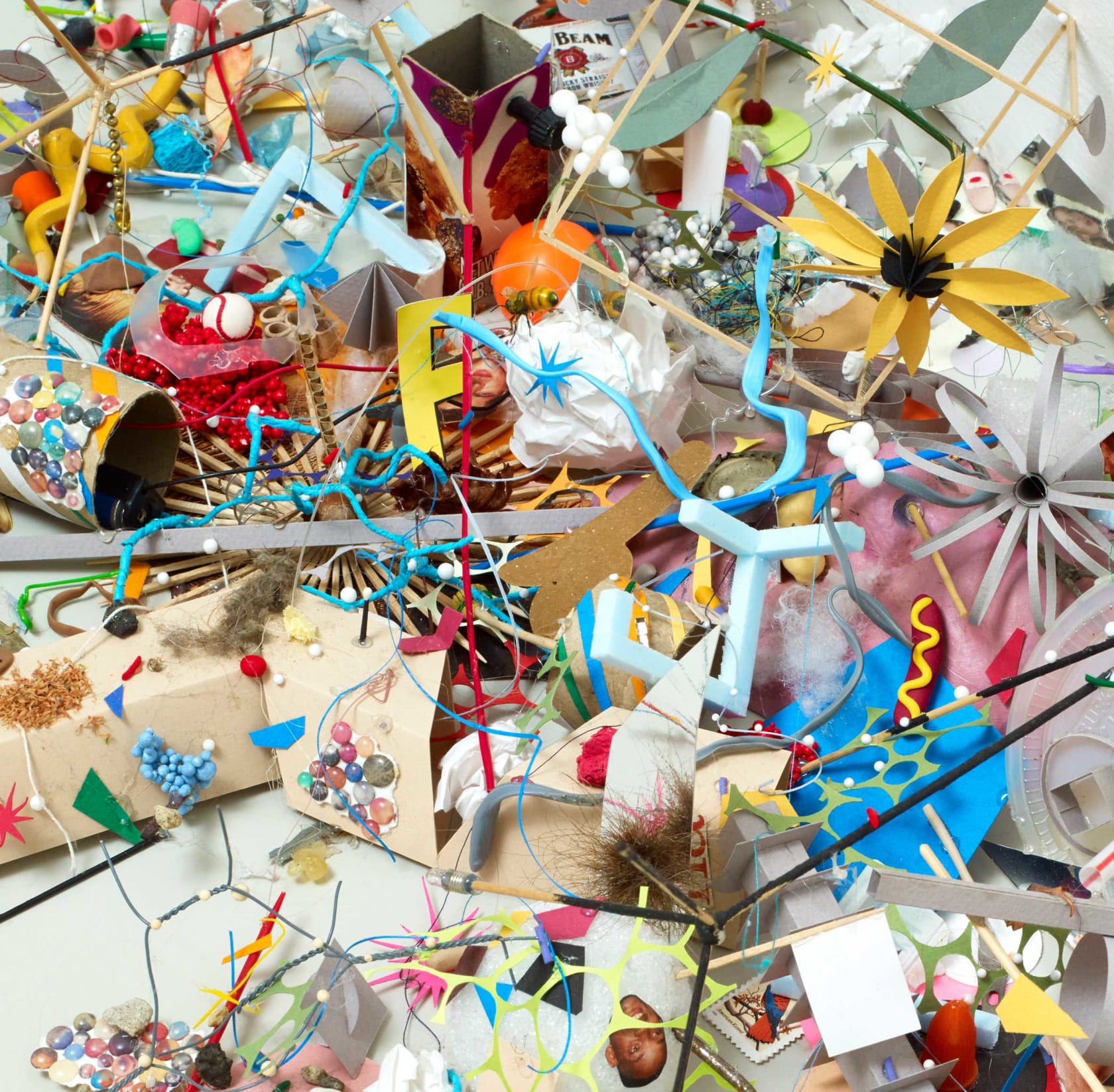 Tom Friedman, Untitled (Garbage/Bee), 2002