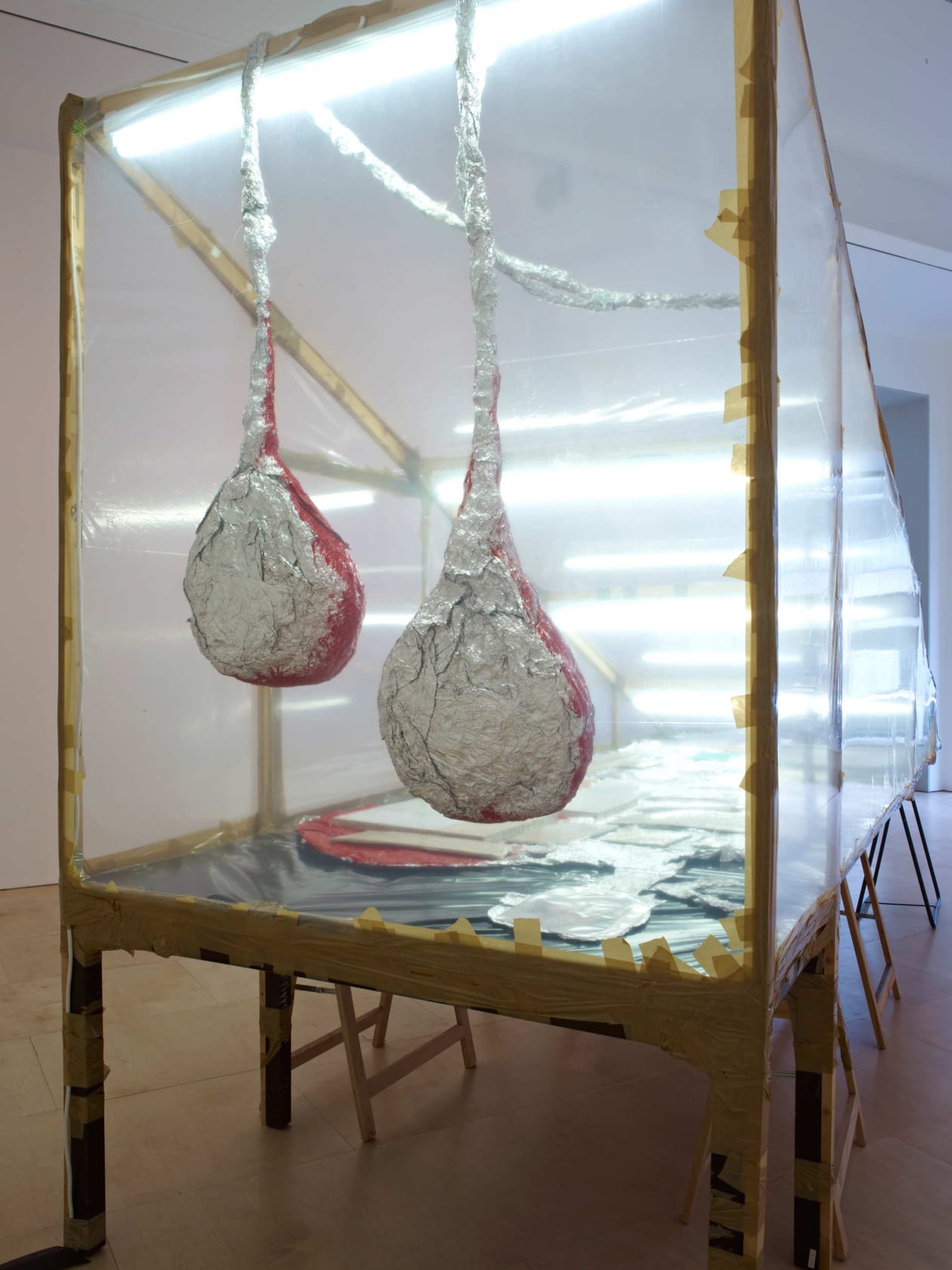 Thomas Hirschhorn, Flipper Mit Roten Tränen, 1996