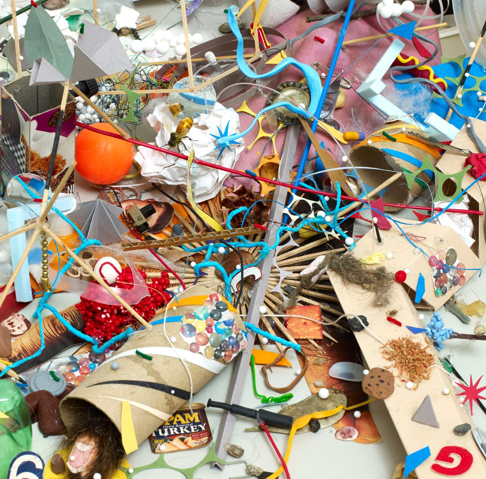 Tom Friedman, Untitled (Garbage/Bee), 2002