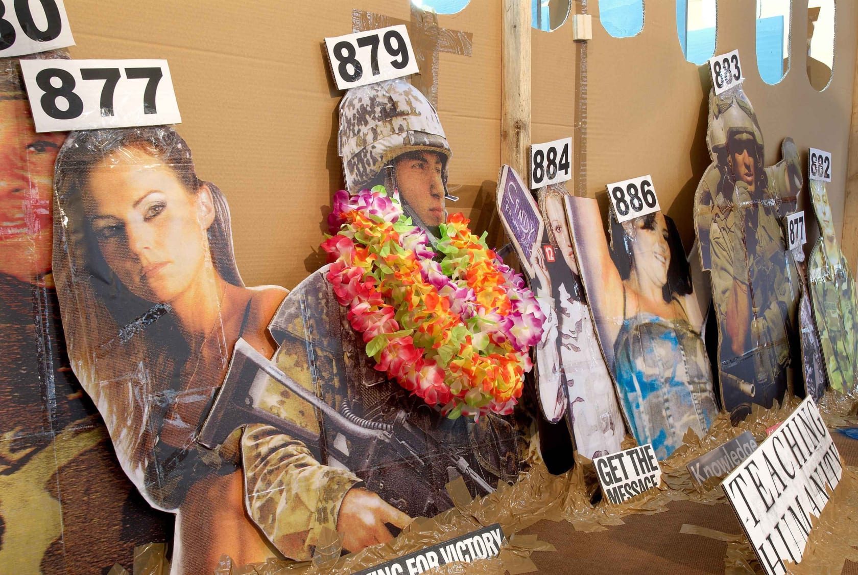 Thomas Hirschhorn, Substitution 2 (The Unforgettable), 2007