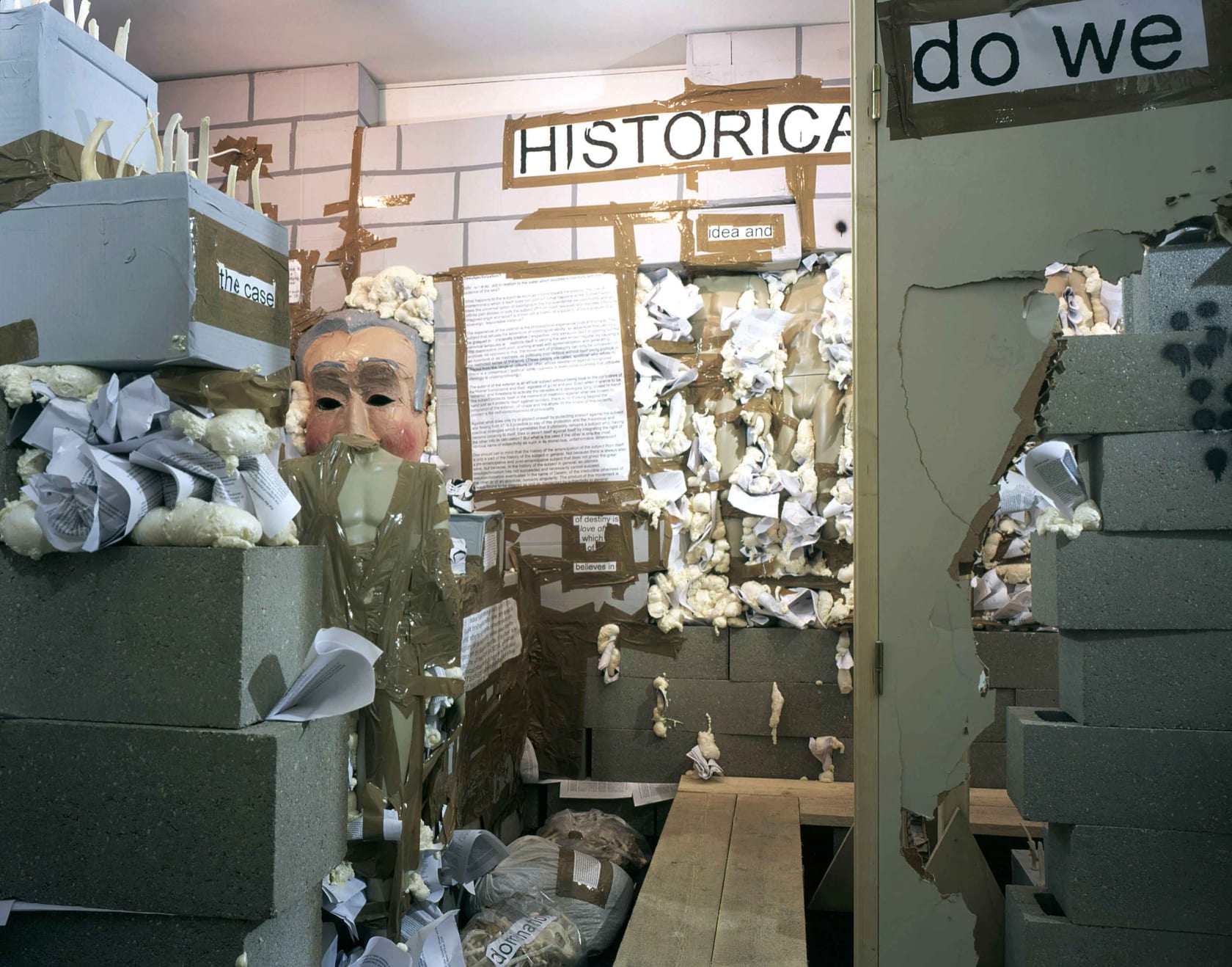 Thomas Hirschhorn, Unfinished Walls, 2004