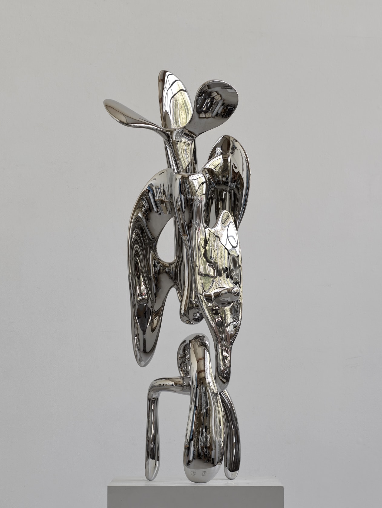 Tony Cragg Incident (Upwards), 2022 Stainless steel, 80 kg 125 x 32 x 37 cm (49.21 x 12.6 x 14.57...