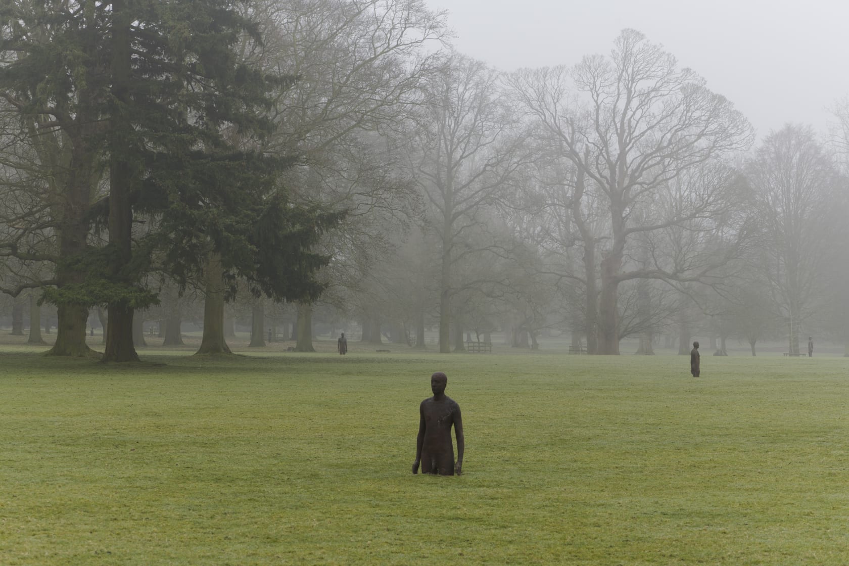 Antony Gormley, Time Horizon, 2006 cast iron, 100 elements, each 189 × 53 × 29 cm Installation Houghton Hall, Norfolk,...