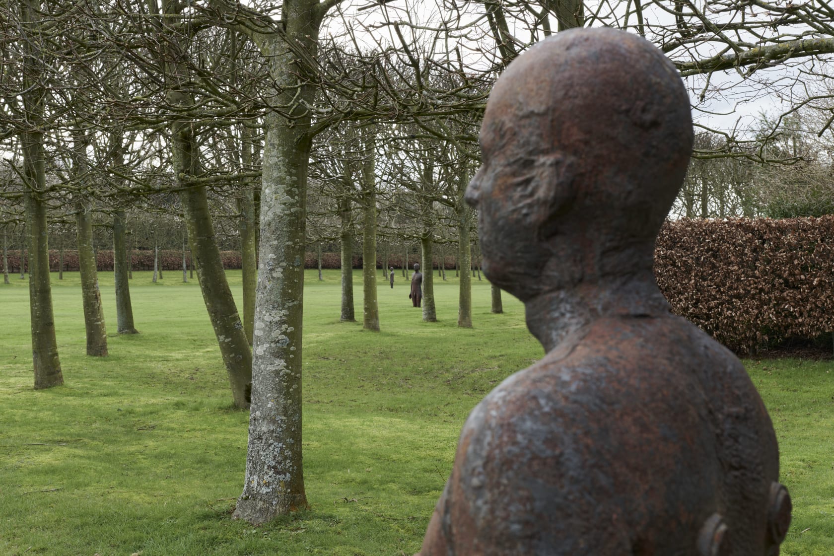 Antony Gormley, Time Horizon, 2006 cast iron, 100 elements, each 189 × 53 × 29 cm Installation Houghton Hall, Norfolk,...