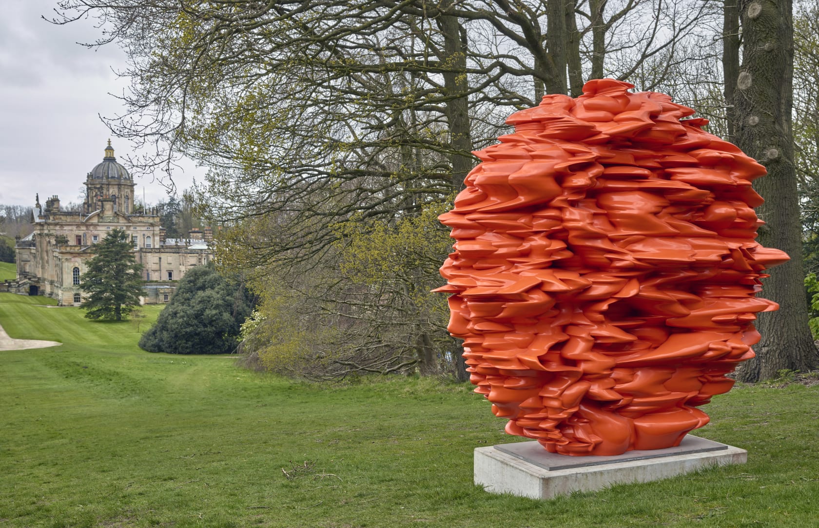 Versus, 2015 Bronze, 220 × 236 × 88 cm Photo: Michael Richter