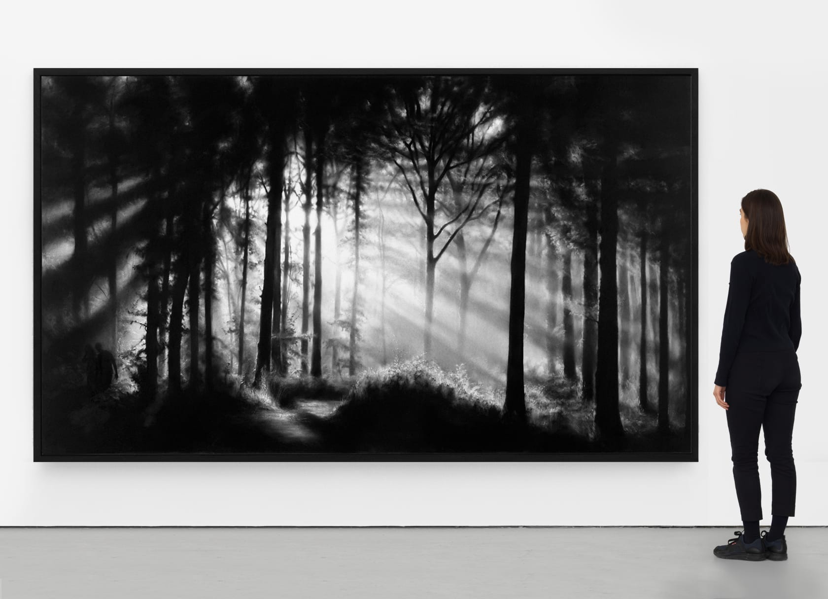 罗伯特·隆戈，《无题（花园里，阿卡迪亚的牧人）》，纸上炭笔，2009年，173 x 306 厘米 (68.11 x 120 英寸) Robert Longo, Untitled (In The Garden, Et in Arcadia Ego), 2009. Charcoal...