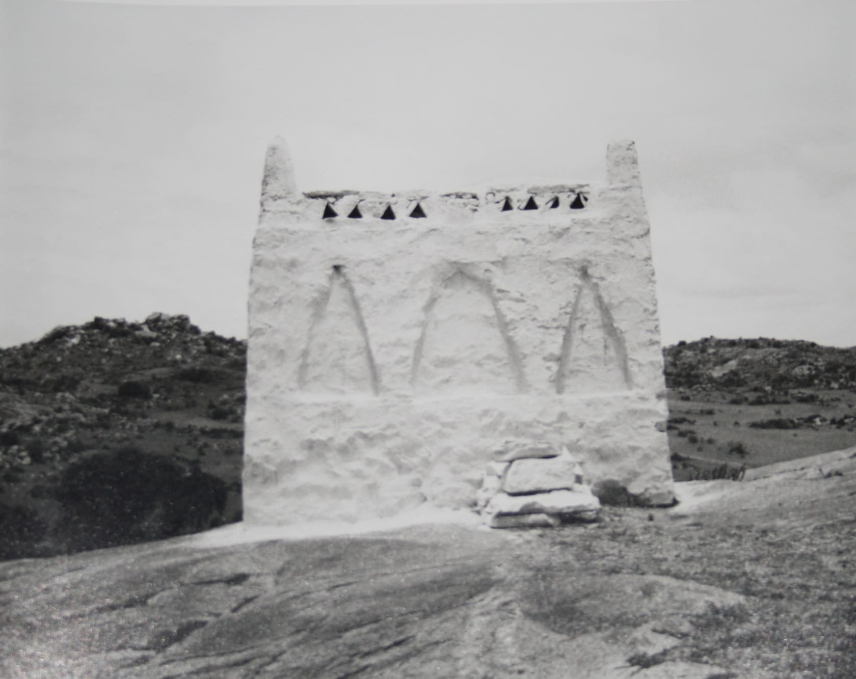 Wolfgang Laib, Tomb near Hospet, South India, 2001/2009