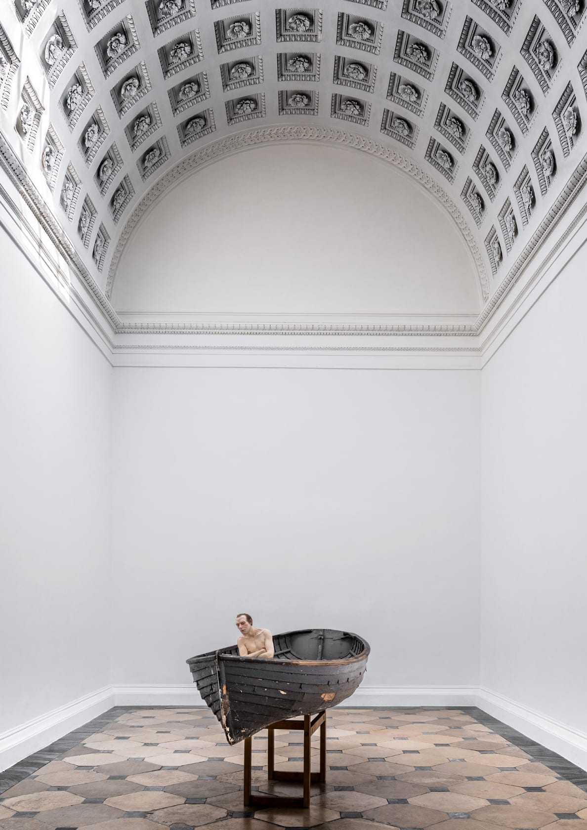 Ron Mueck, Man in a Boat (2002); Thaddaeus Ropac