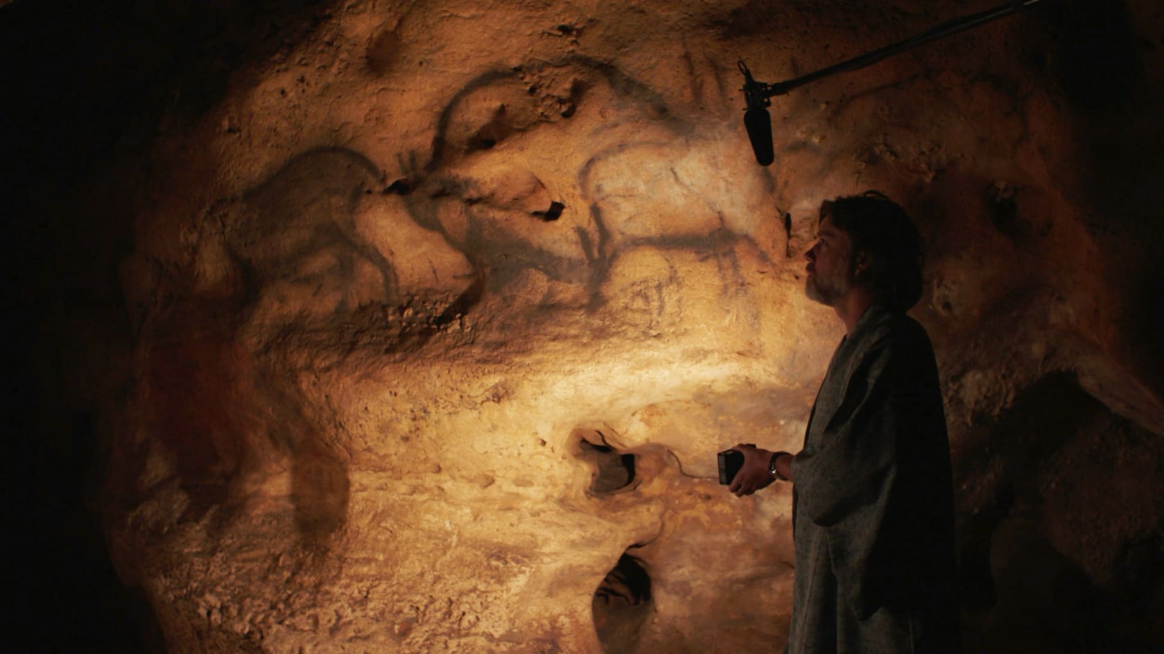 Rufus Wainwright during the shoot of Resonance Project: The Cave, 2024. © Oliver Beer. Photo: Oliver Beer Studio.