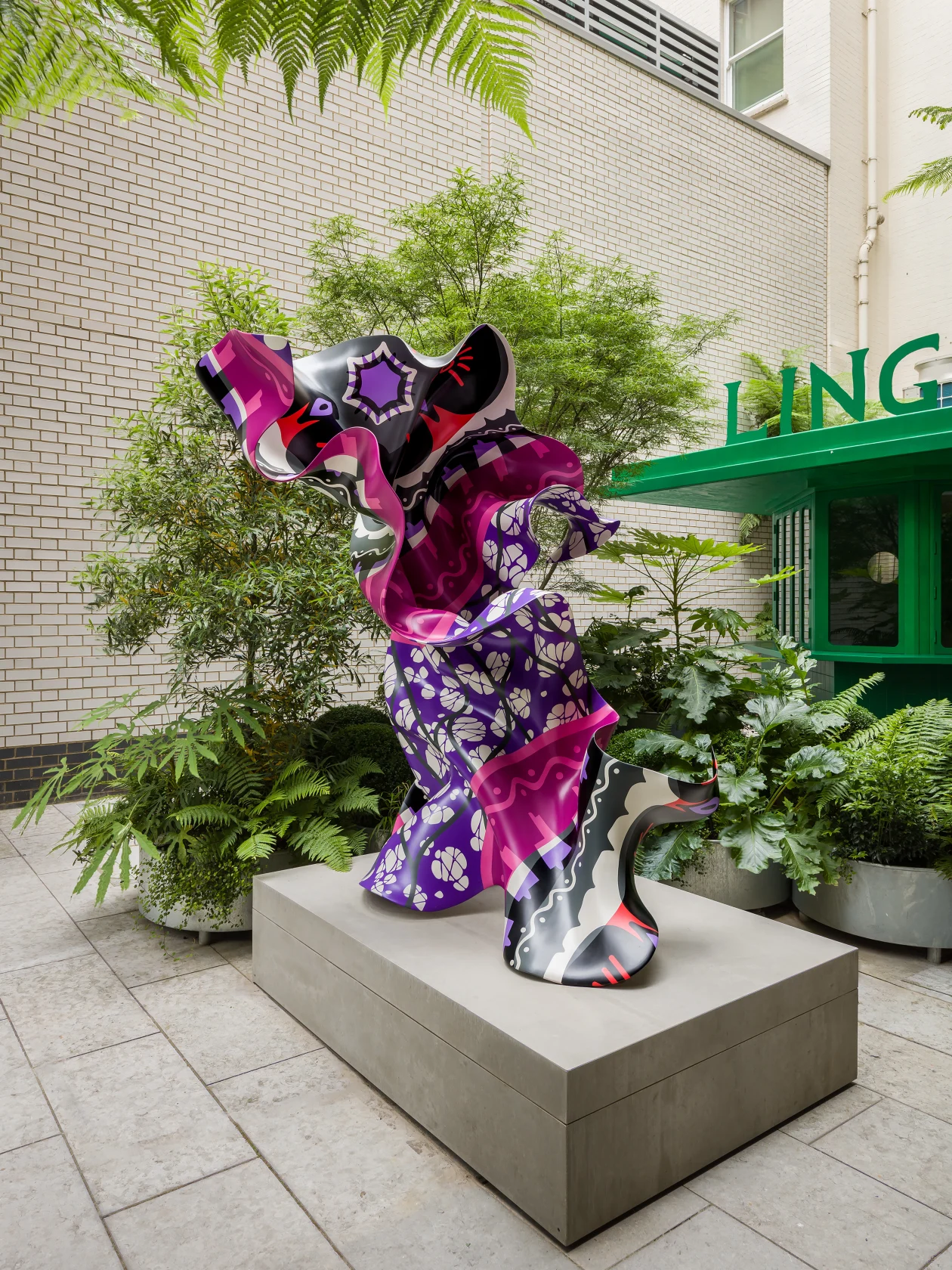Yinka Shonibare, Wind Sculpture in Bronze (SG) I, 2023