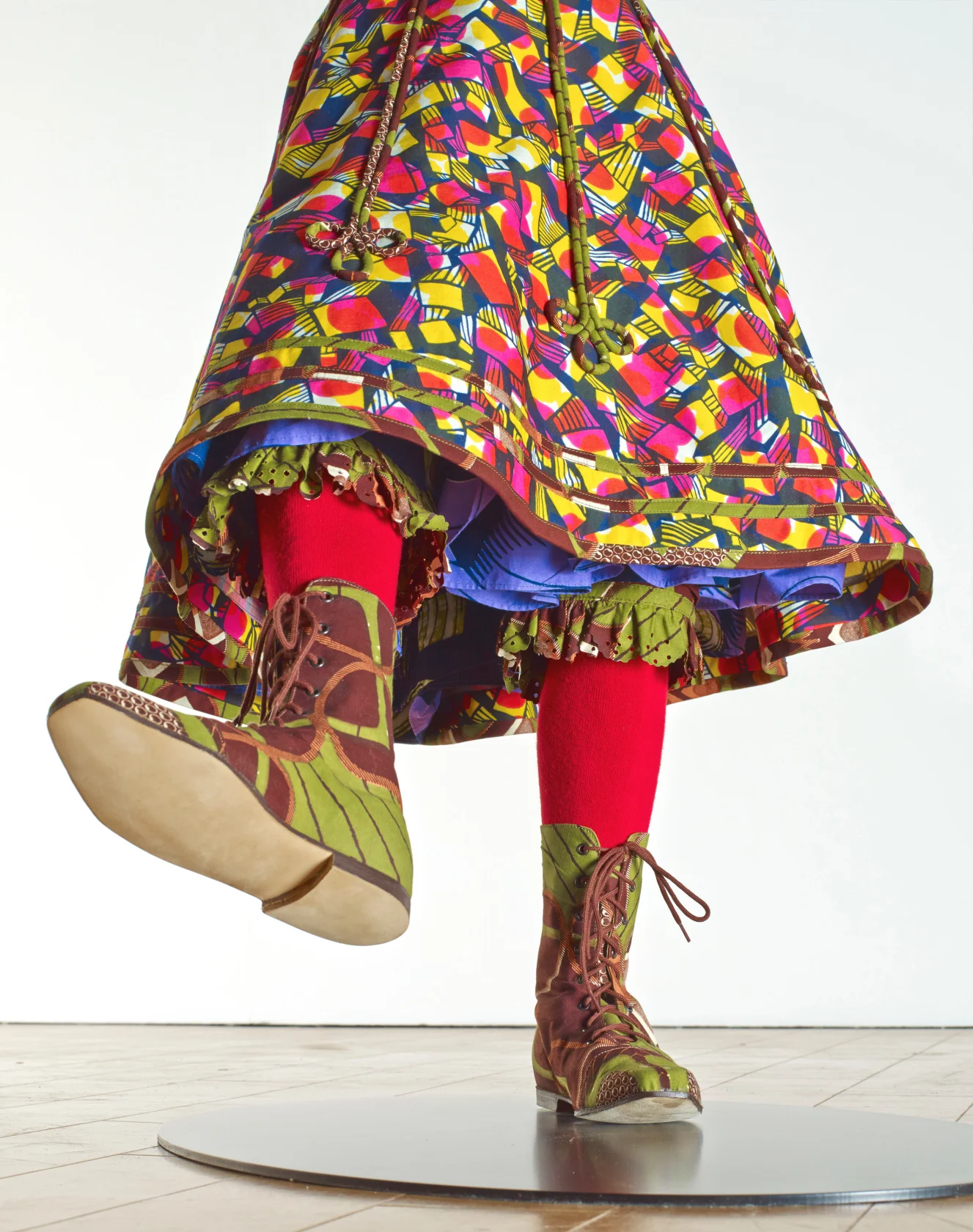 Yinka Shonibare, Flower Power Kids (Dueling), 2014
