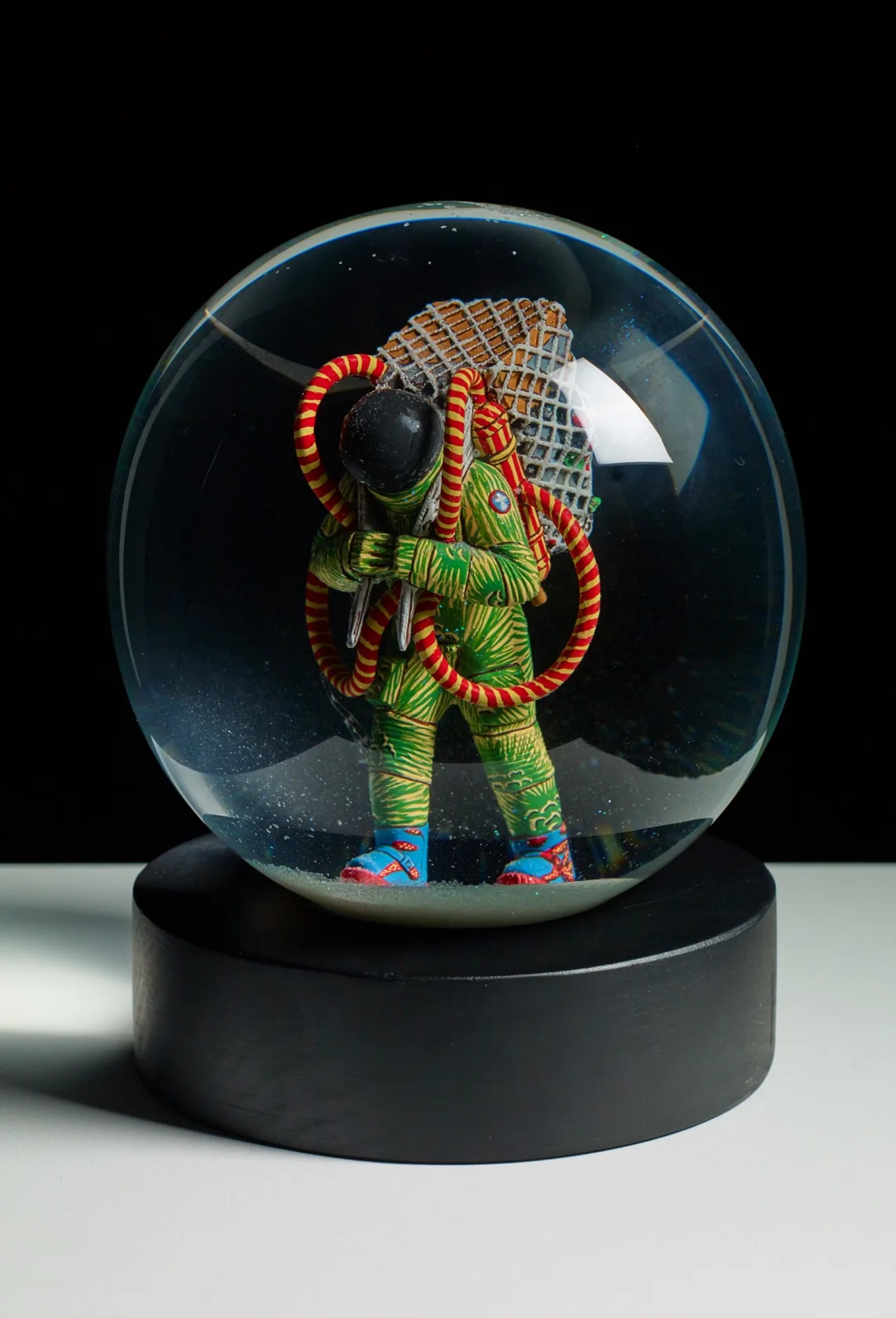 Yinka Shonibare, Refugee Astronaut in Snow Globe, 2020