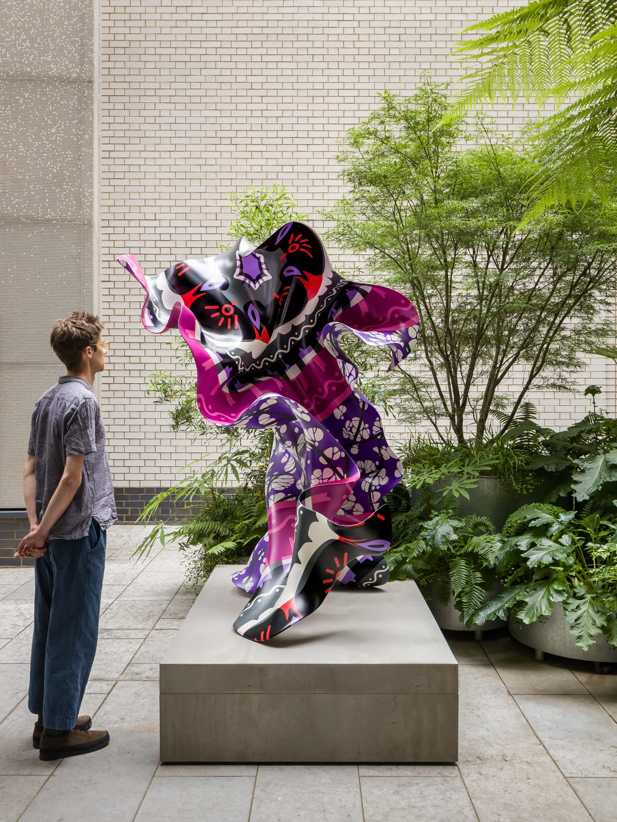 Yinka Shonibare, Wind Sculpture in Bronze (SG) I, 2023