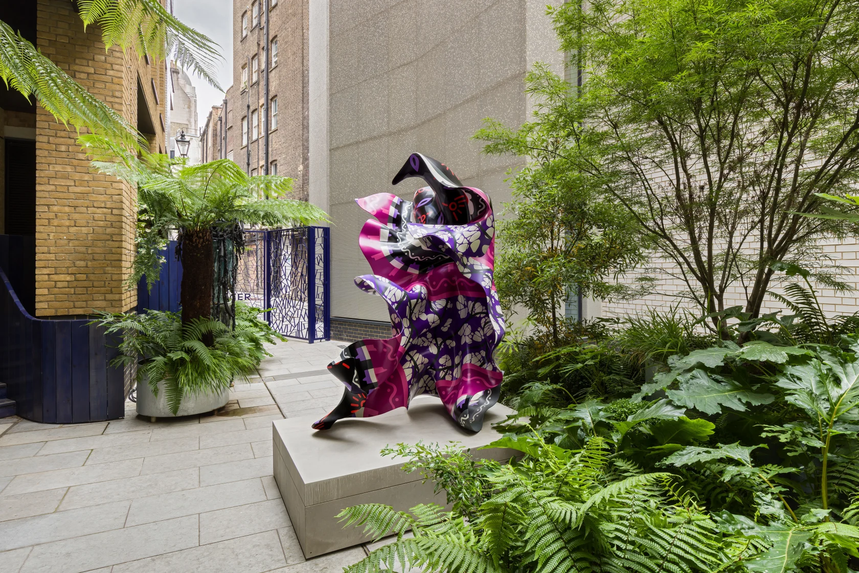 Yinka Shonibare, Wind Sculpture in Bronze (SG) I, 2023