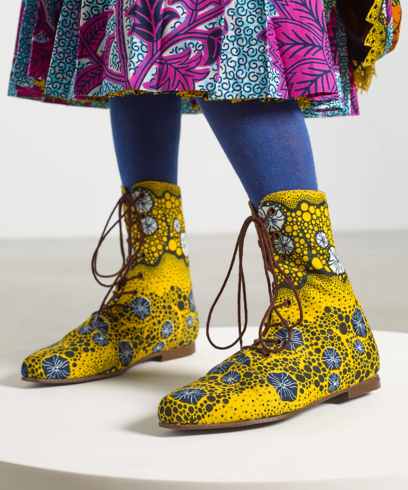 Yinka Shonibare, Beekeeper Girl II, 2022