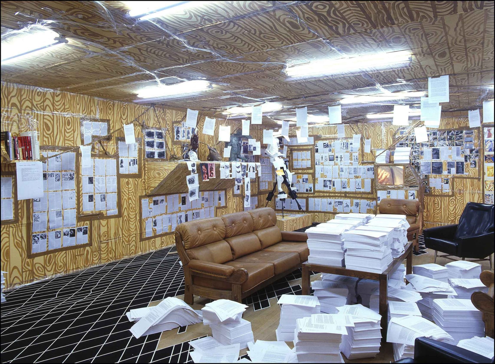 Thomas Hirschhorn, U-Lounge, 2003