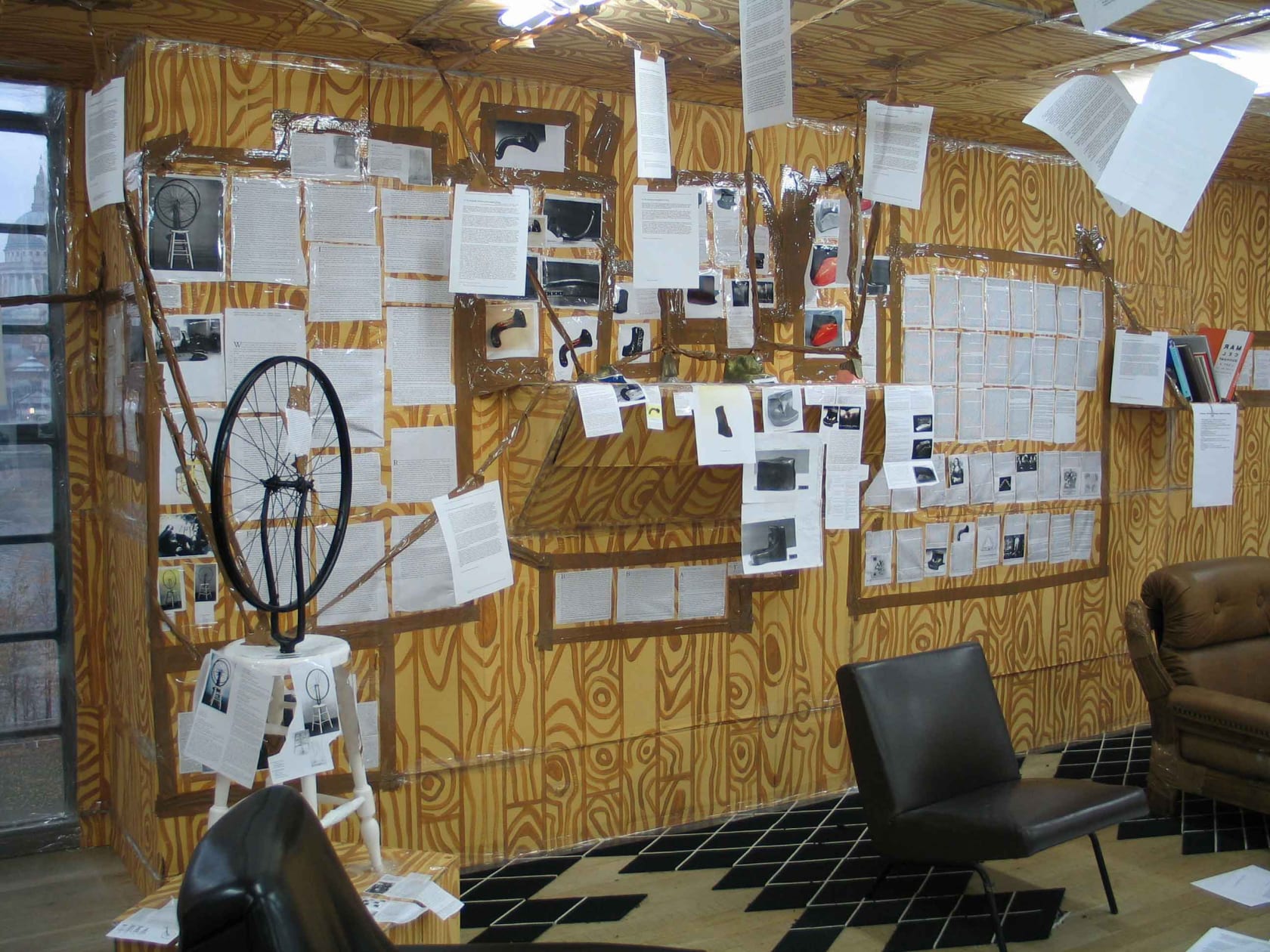 Thomas Hirschhorn, U-Lounge, 2003