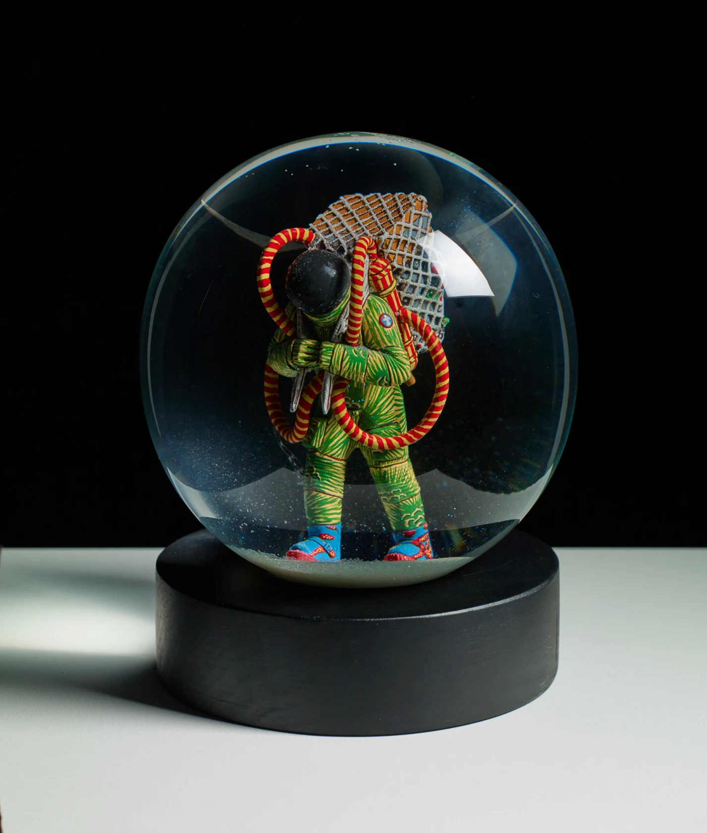 Yinka Shonibare, Refugee Astronaut in Snow Globe, 2020